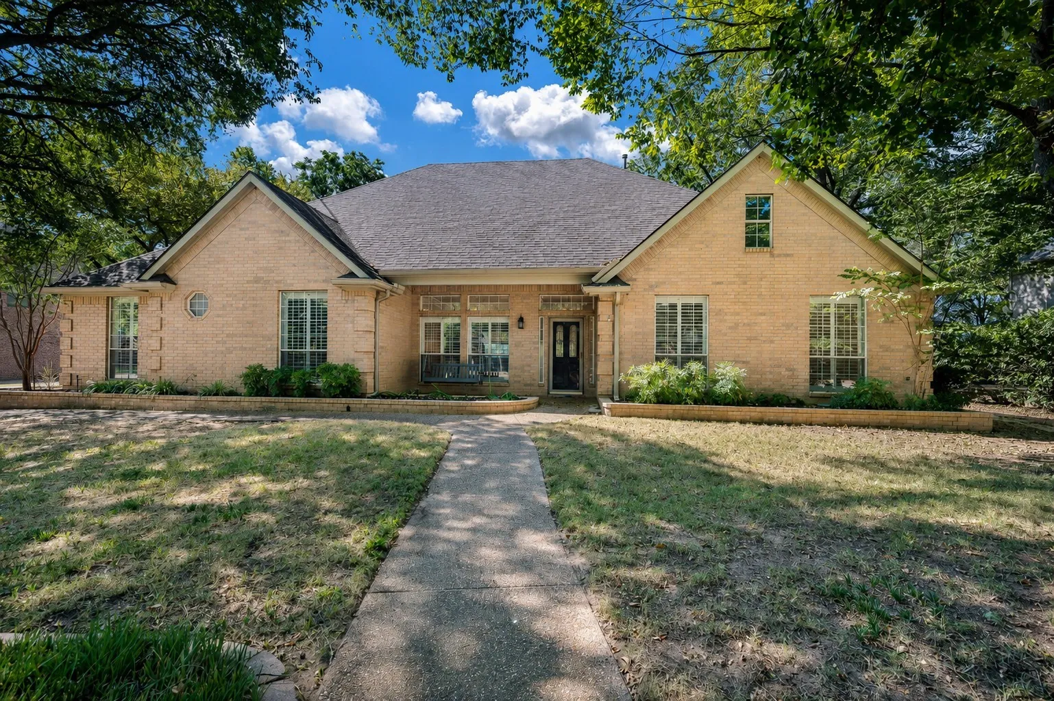 Single Family Residence For Sale in Denton County , 3401 Pecan Park Drive, Flower Mound, Texas 75022, 4 Bedroom, 3 Bathroom, 3 Garage spaces, 2,630 Sqft, built in 1993, mls#21371134, Real Estate Agent in Flower Mound, Homes For Sale in Denton county, Homes For Sale in Flower Mound, Realtor in Flower Mound Texas, Real Estate Brokerage Independent Realty Texas, Luminita Cordes Realtor