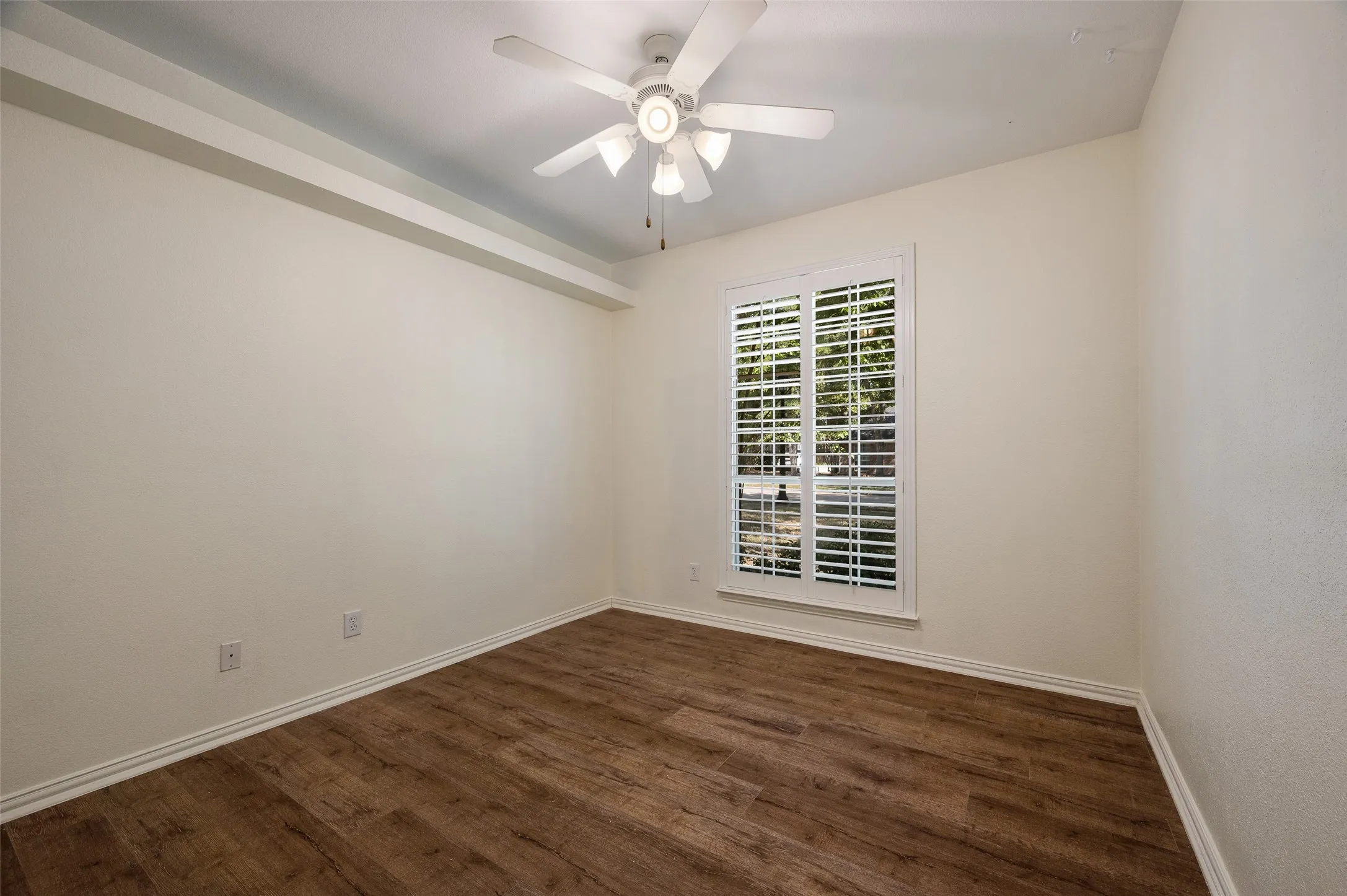 Single Family Residence For Sale in Denton County , 3401 Pecan Park Drive, Flower Mound, Texas 75022, 4 Bedroom, 3 Bathroom, 3 Garage spaces, 2,630 Sqft, built in 1993, mls#21371134, Real Estate Agent in Flower Mound, Homes For Sale in Denton county, Homes For Sale in Flower Mound, Realtor in Flower Mound Texas, Real Estate Brokerage Independent Realty Texas, Luminita Cordes Realtor