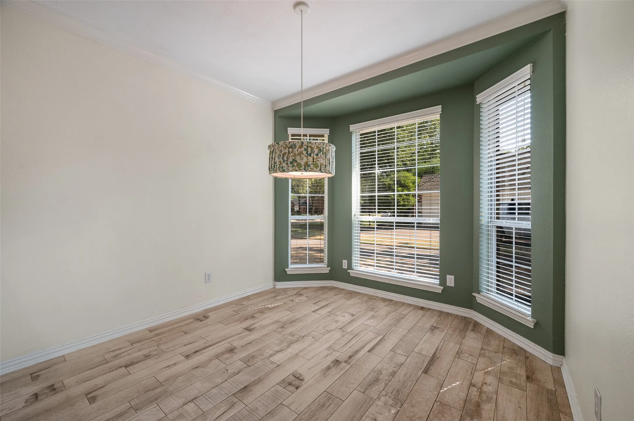 Single Family Residence For Sale in Denton County , 3401 Pecan Park Drive, Flower Mound, Texas 75022, 4 Bedroom, 3 Bathroom, 3 Garage spaces, 2,630 Sqft, built in 1993, mls#21371134, Real Estate Agent in Flower Mound, Homes For Sale in Denton county, Homes For Sale in Flower Mound, Realtor in Flower Mound Texas, Real Estate Brokerage Independent Realty Texas, Luminita Cordes Realtor