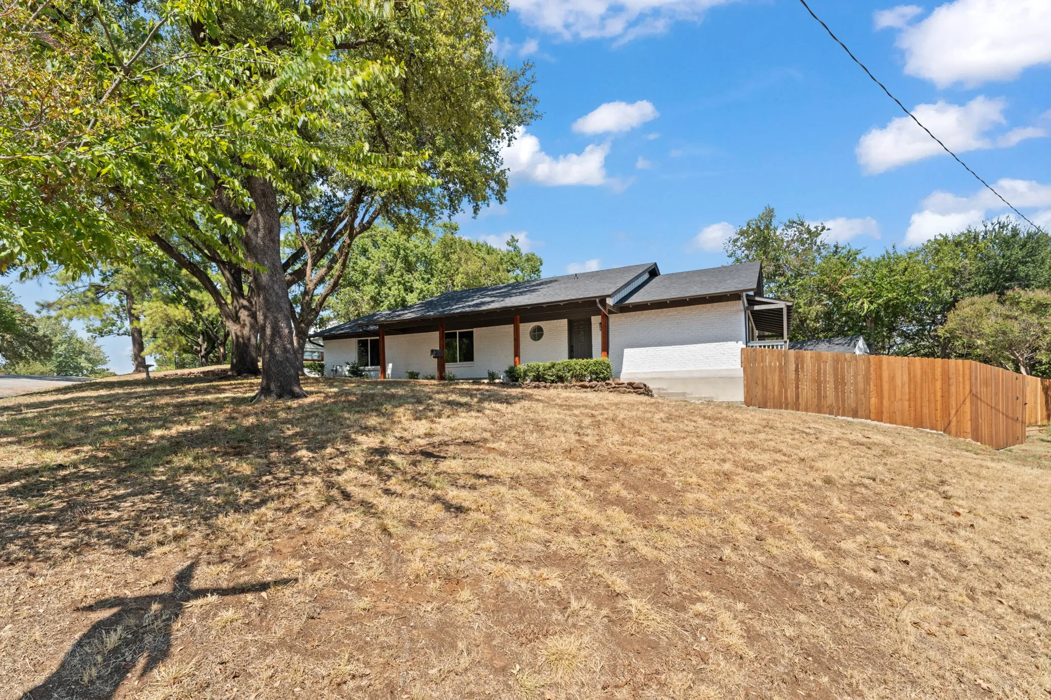 Single Family Residence For Sale in Tarrant County , 4824 Blaney Avenue, North Richland Hills, Texas 76180, 5 Bedroom, 3 Bathroom, 2 Garage spaces, 2,284 Sqft, built in 1966, mls#21374519, Real Estate Agent in North Richland Hills, Homes For Sale in Tarrant county, Homes For Sale in North Richland Hills, Realtor in North Richland Hills Texas, Real Estate Brokerage Independent Realty Texas, Luminita Cordes Realtor