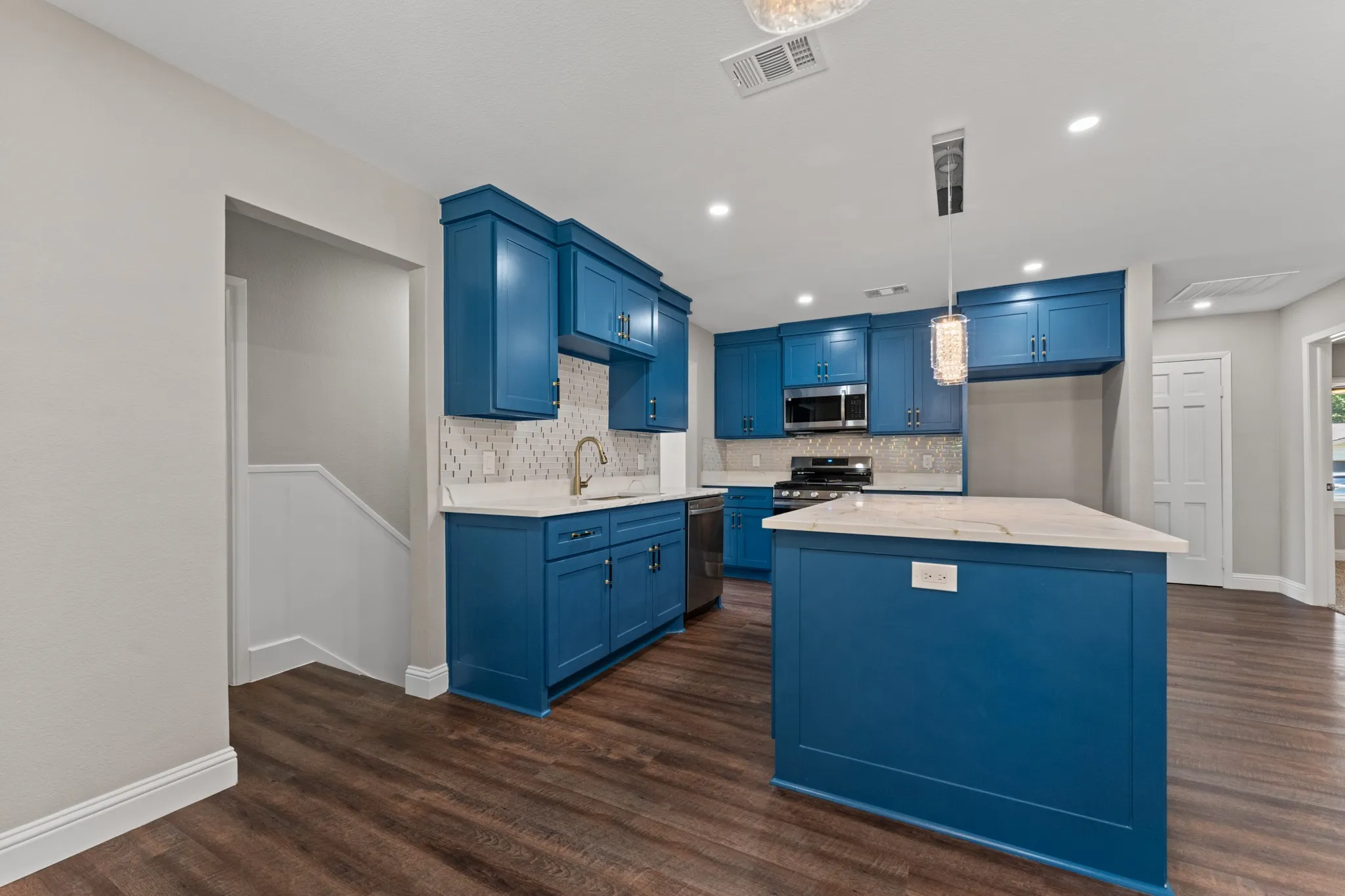 Single Family Residence For Sale in Tarrant County , 4824 Blaney Avenue, North Richland Hills, Texas 76180, 5 Bedroom, 3 Bathroom, 2 Garage spaces, 2,284 Sqft, built in 1966, mls#21374519, Real Estate Agent in North Richland Hills, Homes For Sale in Tarrant county, Homes For Sale in North Richland Hills, Realtor in North Richland Hills Texas, Real Estate Brokerage Independent Realty Texas, Luminita Cordes Realtor