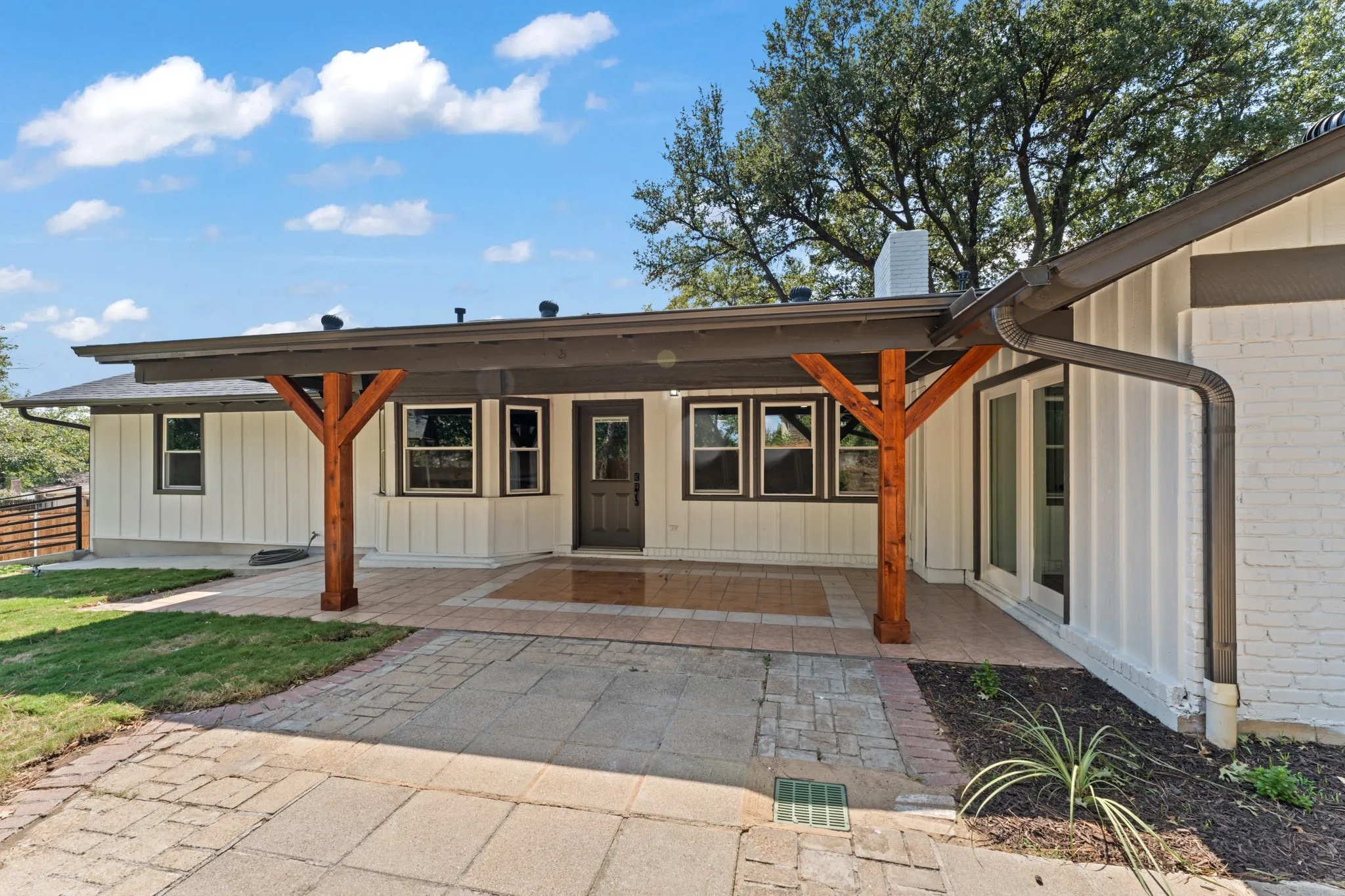 Single Family Residence For Sale in Tarrant County , 4824 Blaney Avenue, North Richland Hills, Texas 76180, 5 Bedroom, 3 Bathroom, 2 Garage spaces, 2,284 Sqft, built in 1966, mls#21374519, Real Estate Agent in North Richland Hills, Homes For Sale in Tarrant county, Homes For Sale in North Richland Hills, Realtor in North Richland Hills Texas, Real Estate Brokerage Independent Realty Texas, Luminita Cordes Realtor