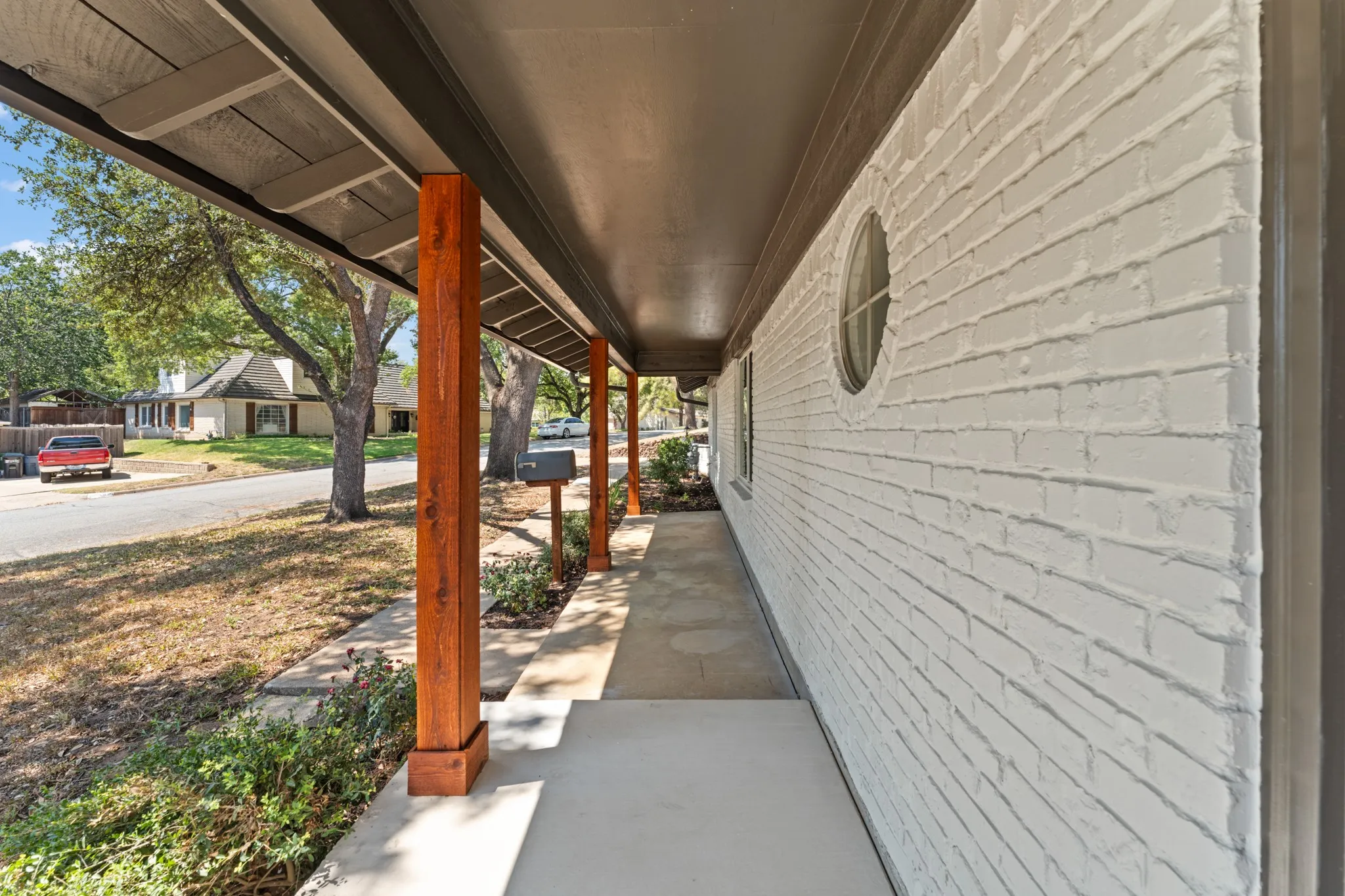 Single Family Residence For Sale in Tarrant County , 4824 Blaney Avenue, North Richland Hills, Texas 76180, 5 Bedroom, 3 Bathroom, 2 Garage spaces, 2,284 Sqft, built in 1966, mls#21374519, Real Estate Agent in North Richland Hills, Homes For Sale in Tarrant county, Homes For Sale in North Richland Hills, Realtor in North Richland Hills Texas, Real Estate Brokerage Independent Realty Texas, Luminita Cordes Realtor