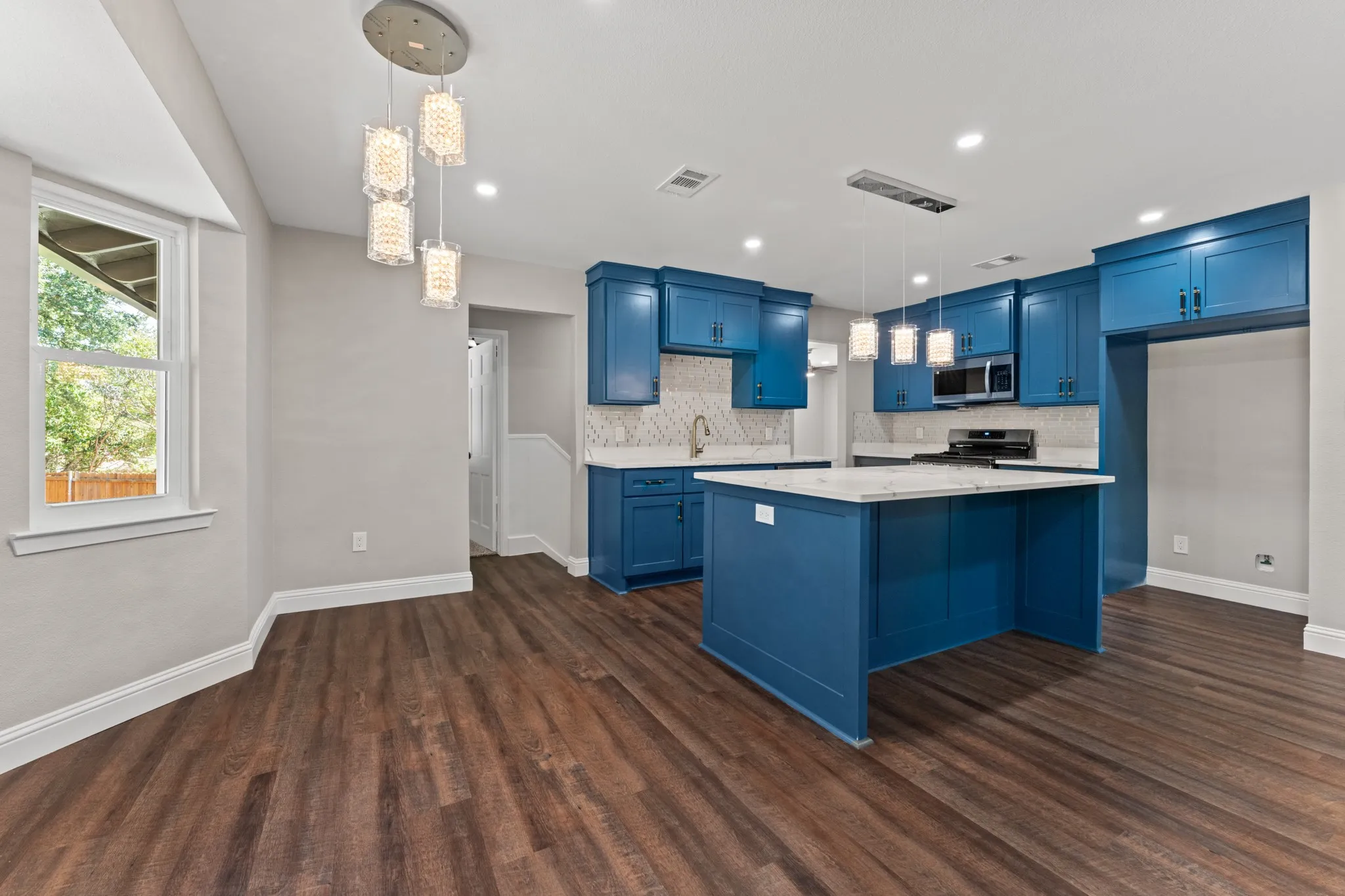 Single Family Residence For Sale in Tarrant County , 4824 Blaney Avenue, North Richland Hills, Texas 76180, 5 Bedroom, 3 Bathroom, 2 Garage spaces, 2,284 Sqft, built in 1966, mls#21374519, Real Estate Agent in North Richland Hills, Homes For Sale in Tarrant county, Homes For Sale in North Richland Hills, Realtor in North Richland Hills Texas, Real Estate Brokerage Independent Realty Texas, Luminita Cordes Realtor