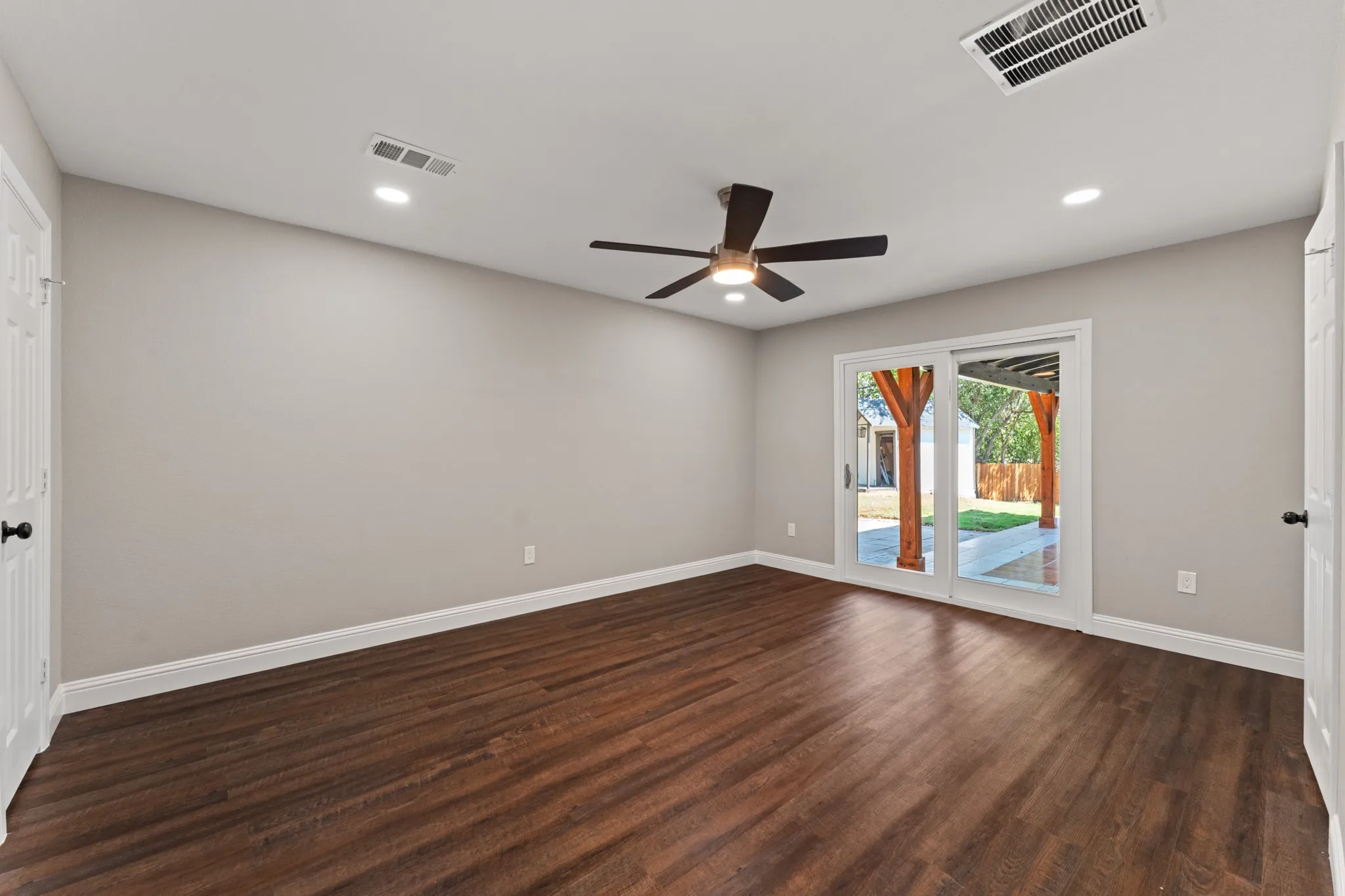 Single Family Residence For Sale in Tarrant County , 4824 Blaney Avenue, North Richland Hills, Texas 76180, 5 Bedroom, 3 Bathroom, 2 Garage spaces, 2,284 Sqft, built in 1966, mls#21374519, Real Estate Agent in North Richland Hills, Homes For Sale in Tarrant county, Homes For Sale in North Richland Hills, Realtor in North Richland Hills Texas, Real Estate Brokerage Independent Realty Texas, Luminita Cordes Realtor
