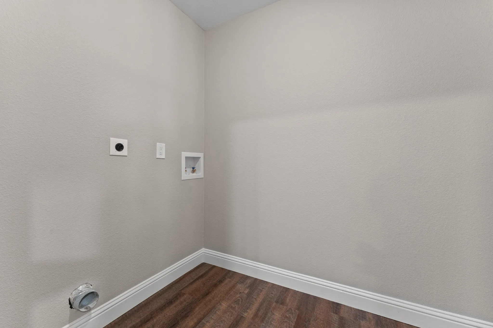 Single Family Residence For Sale in Tarrant County , 4824 Blaney Avenue, North Richland Hills, Texas 76180, 5 Bedroom, 3 Bathroom, 2 Garage spaces, 2,284 Sqft, built in 1966, mls#21374519, Real Estate Agent in North Richland Hills, Homes For Sale in Tarrant county, Homes For Sale in North Richland Hills, Realtor in North Richland Hills Texas, Real Estate Brokerage Independent Realty Texas, Luminita Cordes Realtor