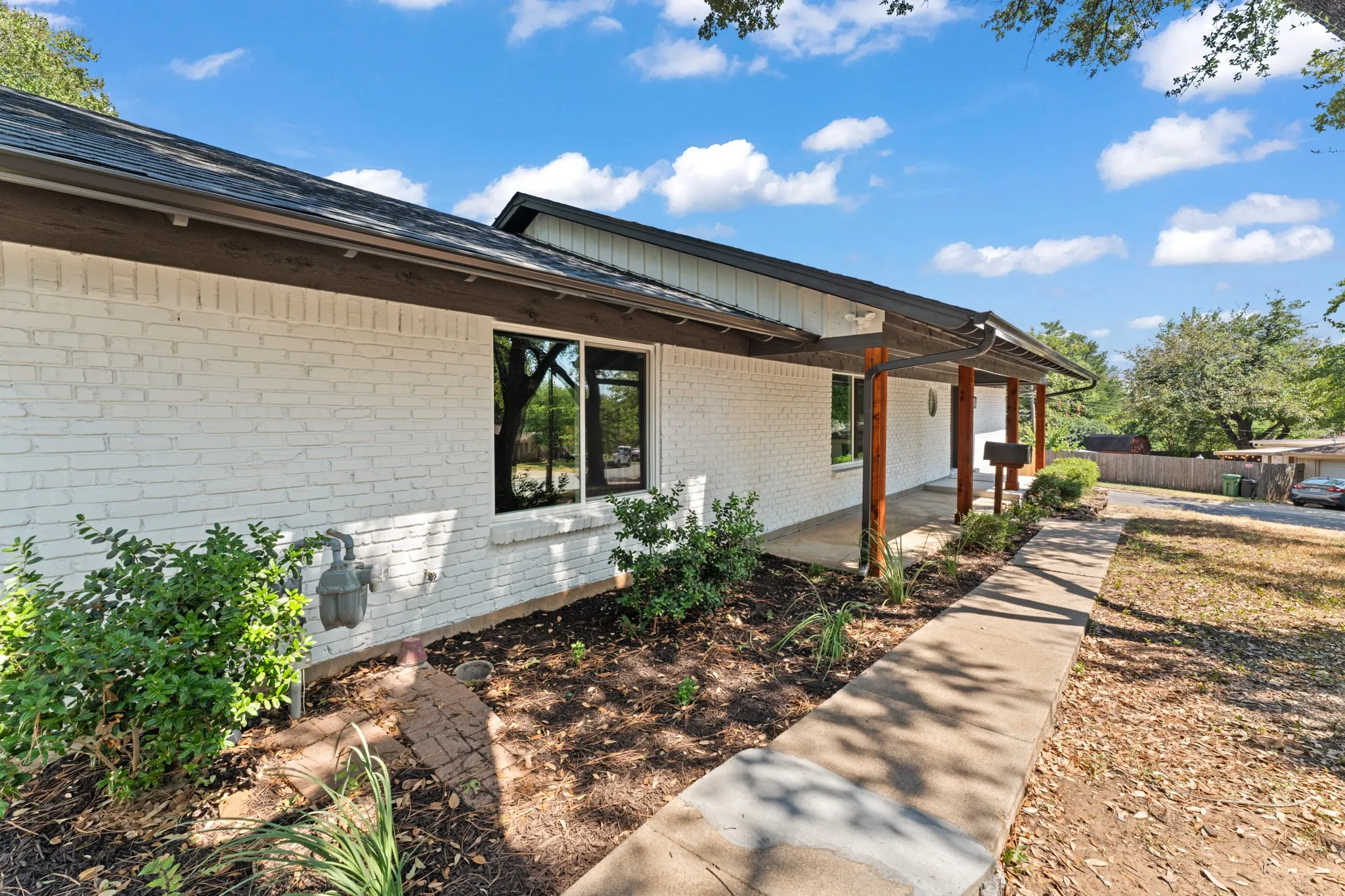 Single Family Residence For Sale in Tarrant County , 4824 Blaney Avenue, North Richland Hills, Texas 76180, 5 Bedroom, 3 Bathroom, 2 Garage spaces, 2,284 Sqft, built in 1966, mls#21374519, Real Estate Agent in North Richland Hills, Homes For Sale in Tarrant county, Homes For Sale in North Richland Hills, Realtor in North Richland Hills Texas, Real Estate Brokerage Independent Realty Texas, Luminita Cordes Realtor