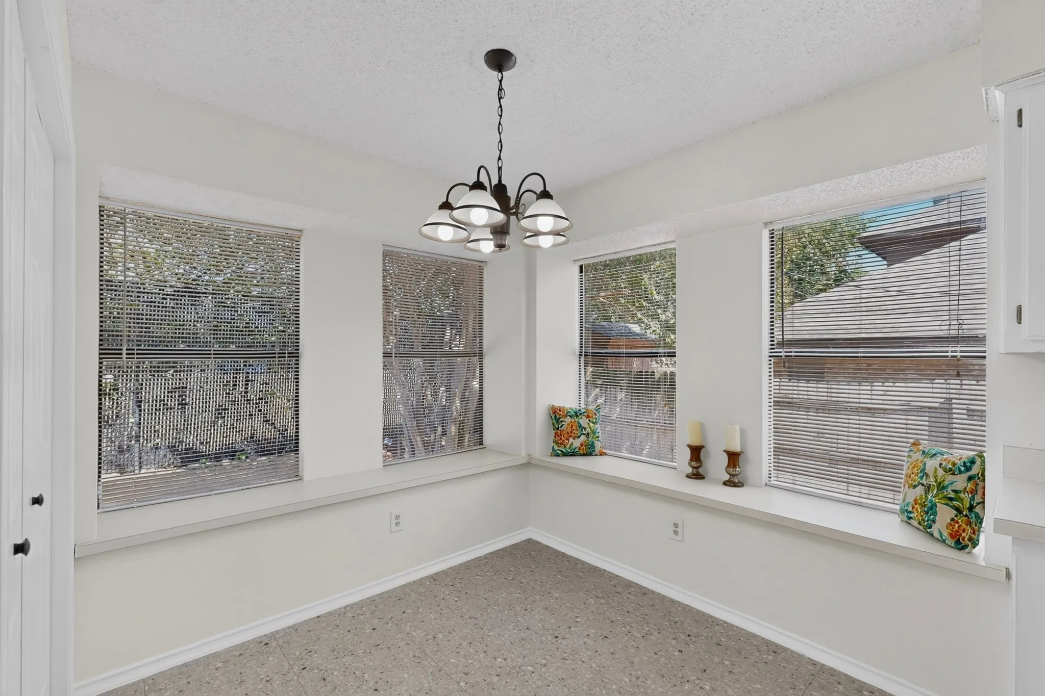Single Family Residence For Sale in Tarrant County , 5932 Wind Drift Trail, Arlington, Texas 76017, 3 Bedroom, 2 Bathroom, 2 Garage spaces, 1,239 Sqft, built in 1984, mls#21376870, Real Estate Agent in Arlington, Homes For Sale in Tarrant county, Homes For Sale in Arlington, Realtor in Arlington Texas, Real Estate Brokerage Independent Realty Texas, Luminita Cordes Realtor