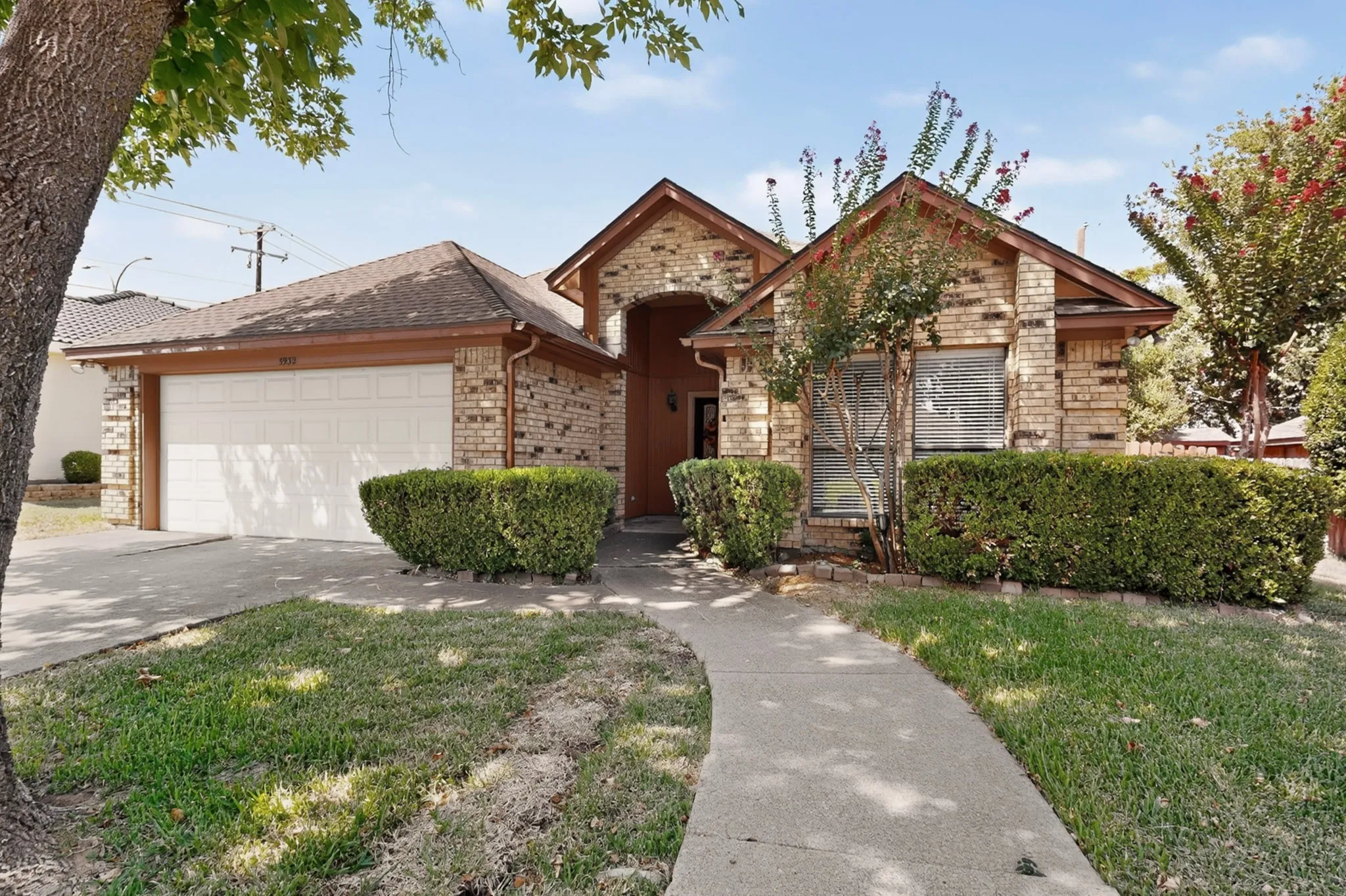 Single Family Residence For Sale in Tarrant County , 5932 Wind Drift Trail, Arlington, Texas 76017, 3 Bedroom, 2 Bathroom, 2 Garage spaces, 1,239 Sqft, built in 1984, mls#21376870, Real Estate Agent in Arlington, Homes For Sale in Tarrant county, Homes For Sale in Arlington, Realtor in Arlington Texas, Real Estate Brokerage Independent Realty Texas, Luminita Cordes Realtor