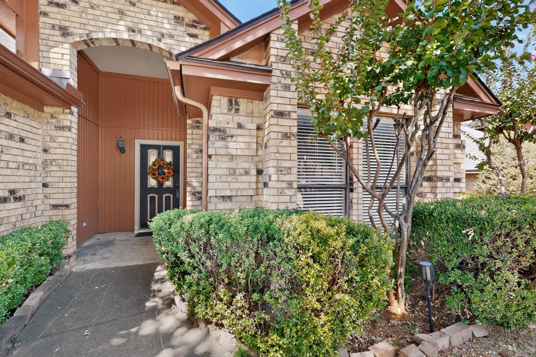 Single Family Residence For Sale in Tarrant County , 5932 Wind Drift Trail, Arlington, Texas 76017, 3 Bedroom, 2 Bathroom, 2 Garage spaces, 1,239 Sqft, built in 1984, mls#21376870, Real Estate Agent in Arlington, Homes For Sale in Tarrant county, Homes For Sale in Arlington, Realtor in Arlington Texas, Real Estate Brokerage Independent Realty Texas, Luminita Cordes Realtor