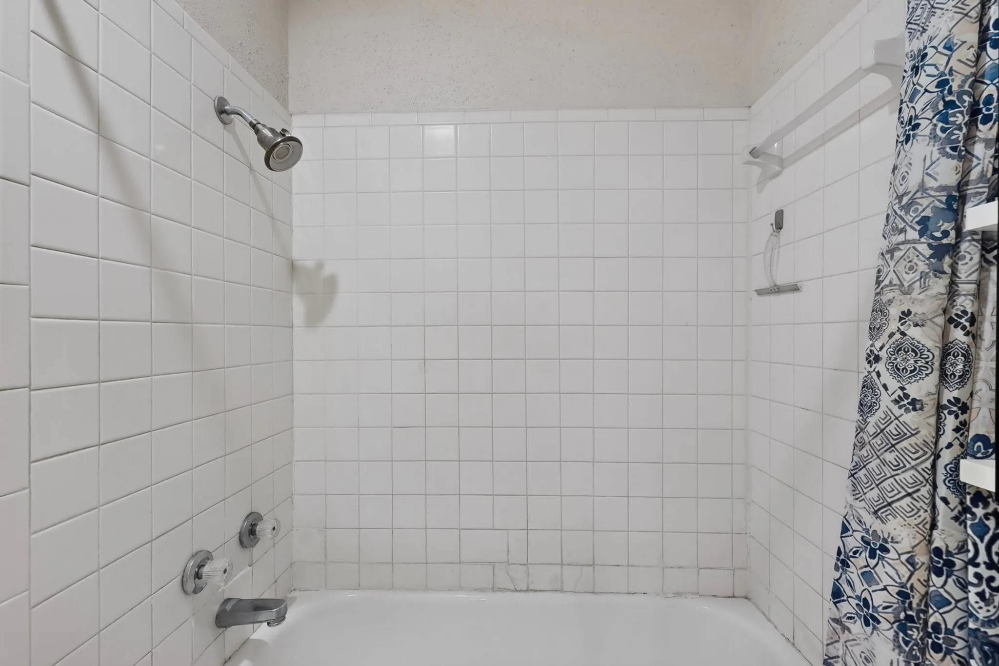 Single Family Residence For Sale in Tarrant County , 5932 Wind Drift Trail, Arlington, Texas 76017, 3 Bedroom, 2 Bathroom, 2 Garage spaces, 1,239 Sqft, built in 1984, mls#21376870, Real Estate Agent in Arlington, Homes For Sale in Tarrant county, Homes For Sale in Arlington, Realtor in Arlington Texas, Real Estate Brokerage Independent Realty Texas, Luminita Cordes Realtor