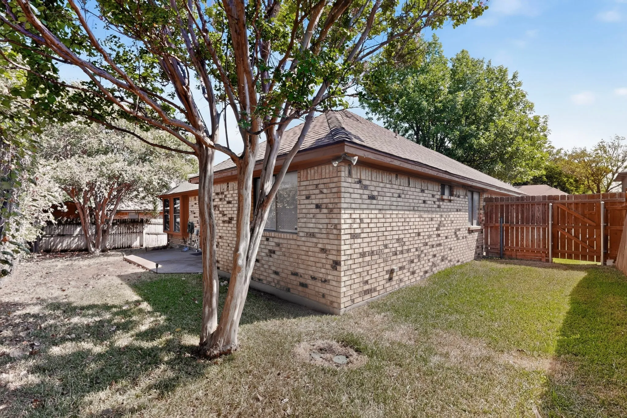 Single Family Residence For Sale in Tarrant County , 5932 Wind Drift Trail, Arlington, Texas 76017, 3 Bedroom, 2 Bathroom, 2 Garage spaces, 1,239 Sqft, built in 1984, mls#21376870, Real Estate Agent in Arlington, Homes For Sale in Tarrant county, Homes For Sale in Arlington, Realtor in Arlington Texas, Real Estate Brokerage Independent Realty Texas, Luminita Cordes Realtor