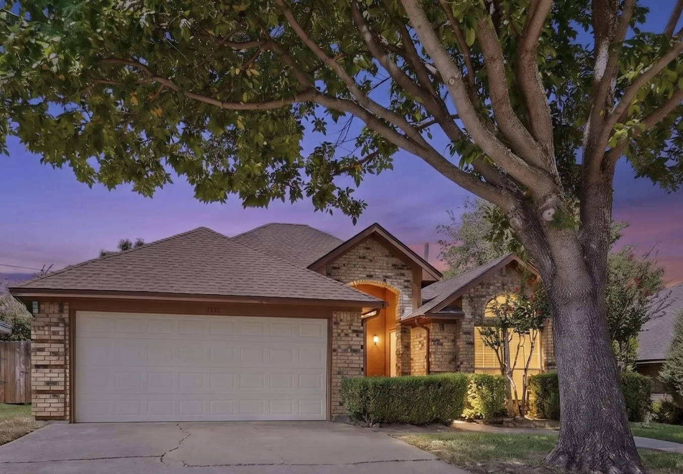 Single Family Residence For Sale in Tarrant County , 5932 Wind Drift Trail, Arlington, Texas 76017, 3 Bedroom, 2 Bathroom, 2 Garage spaces, 1,239 Sqft, built in 1984, mls#21376870, Real Estate Agent in Arlington, Homes For Sale in Tarrant county, Homes For Sale in Arlington, Realtor in Arlington Texas, Real Estate Brokerage Independent Realty Texas, Luminita Cordes Realtor