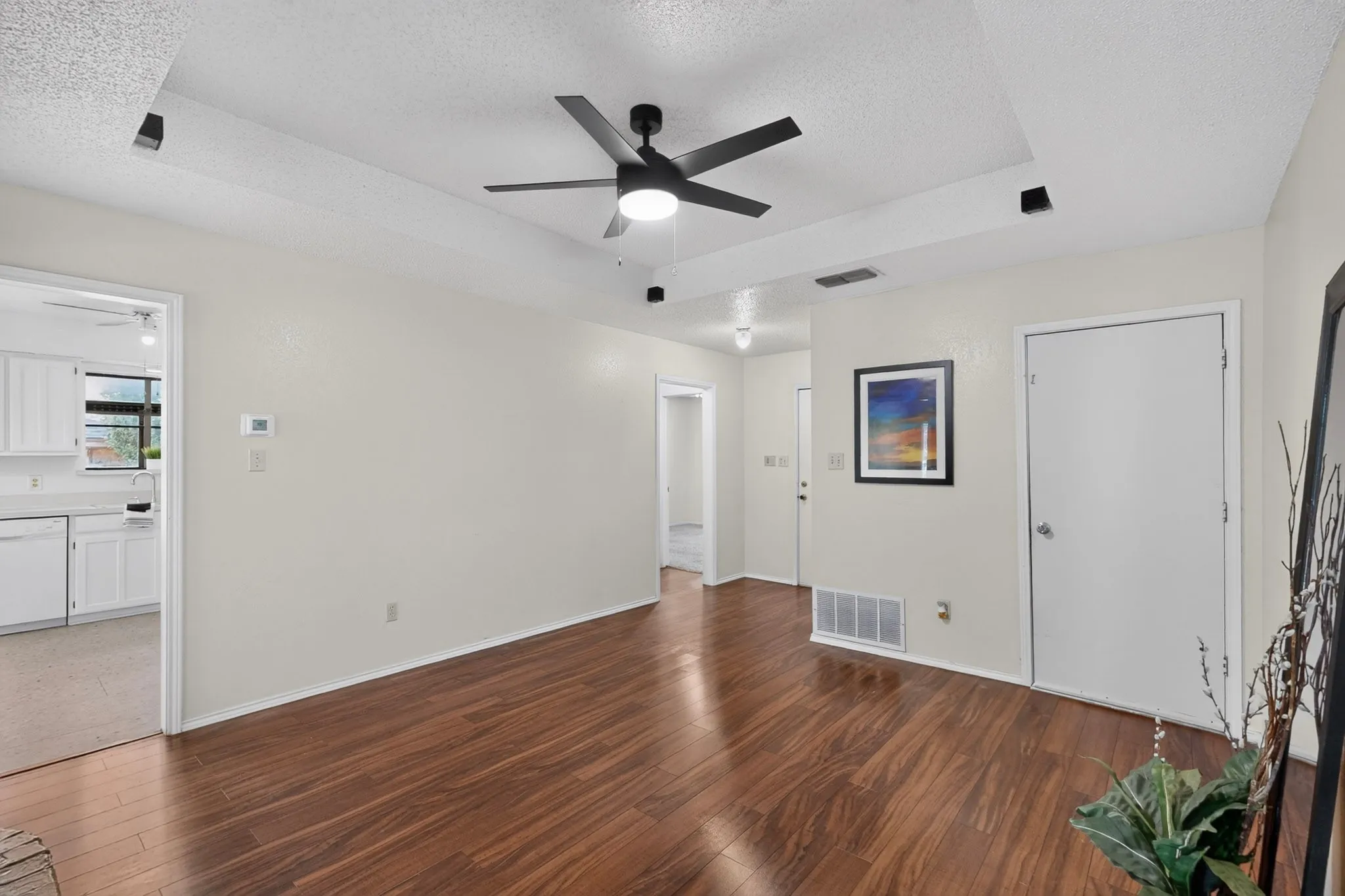Single Family Residence For Sale in Tarrant County , 5932 Wind Drift Trail, Arlington, Texas 76017, 3 Bedroom, 2 Bathroom, 2 Garage spaces, 1,239 Sqft, built in 1984, mls#21376870, Real Estate Agent in Arlington, Homes For Sale in Tarrant county, Homes For Sale in Arlington, Realtor in Arlington Texas, Real Estate Brokerage Independent Realty Texas, Luminita Cordes Realtor