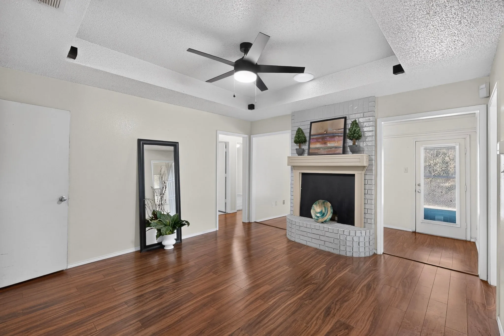 Single Family Residence For Sale in Tarrant County , 5932 Wind Drift Trail, Arlington, Texas 76017, 3 Bedroom, 2 Bathroom, 2 Garage spaces, 1,239 Sqft, built in 1984, mls#21376870, Real Estate Agent in Arlington, Homes For Sale in Tarrant county, Homes For Sale in Arlington, Realtor in Arlington Texas, Real Estate Brokerage Independent Realty Texas, Luminita Cordes Realtor