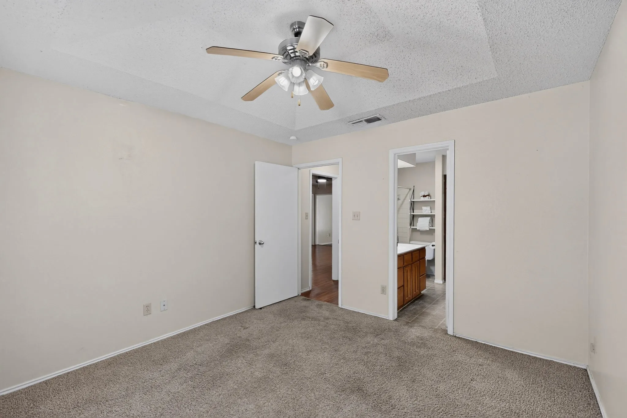 Single Family Residence For Sale in Tarrant County , 5932 Wind Drift Trail, Arlington, Texas 76017, 3 Bedroom, 2 Bathroom, 2 Garage spaces, 1,239 Sqft, built in 1984, mls#21376870, Real Estate Agent in Arlington, Homes For Sale in Tarrant county, Homes For Sale in Arlington, Realtor in Arlington Texas, Real Estate Brokerage Independent Realty Texas, Luminita Cordes Realtor