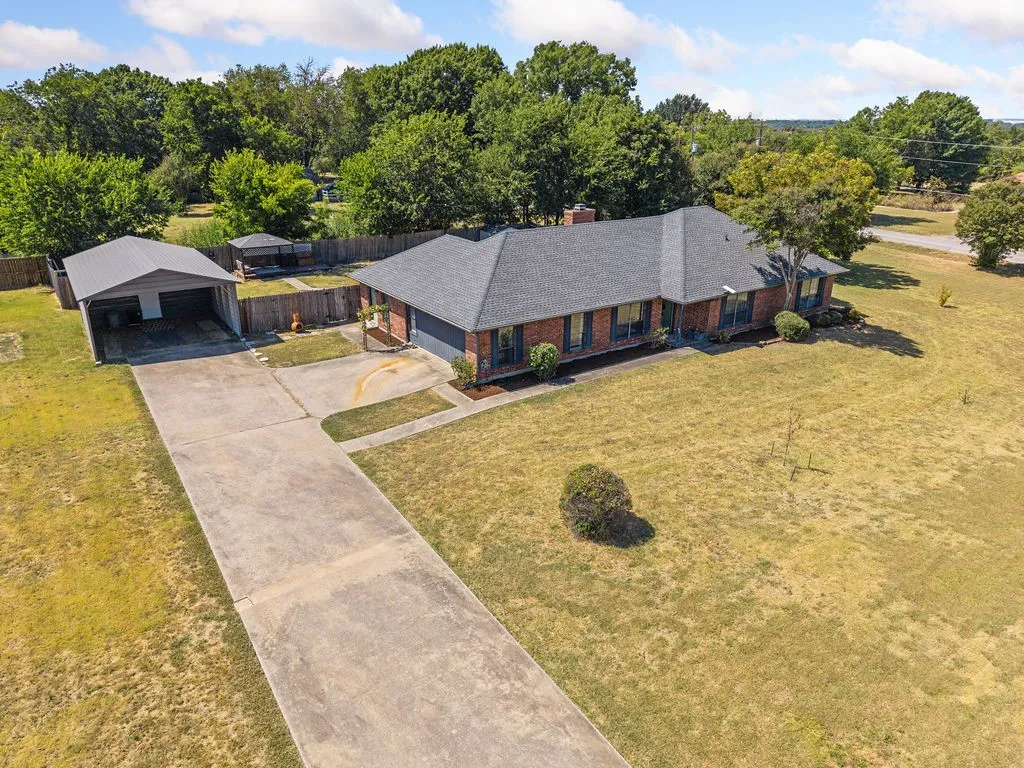 Single Family Residence For Sale in Collin County , 105 Cedar Ridge, Lowry Crossing, Texas 75069, 3 Bedroom, 2 Bathroom, Garage spaces, 2,428 Sqft, built in 1986, mls#21365944, Real Estate Agent in Lowry Crossing, Homes For Sale in Collin county, Homes For Sale in Lowry Crossing, Realtor in Lowry Crossing Texas, Real Estate Brokerage Independent Realty Texas, Luminita Cordes Realtor