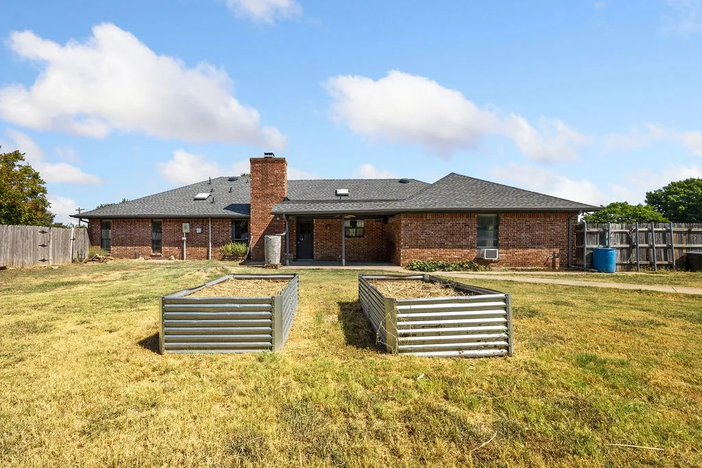 Single Family Residence For Sale in Collin County , 105 Cedar Ridge, Lowry Crossing, Texas 75069, 3 Bedroom, 2 Bathroom, Garage spaces, 2,428 Sqft, built in 1986, mls#21365944, Real Estate Agent in Lowry Crossing, Homes For Sale in Collin county, Homes For Sale in Lowry Crossing, Realtor in Lowry Crossing Texas, Real Estate Brokerage Independent Realty Texas, Luminita Cordes Realtor