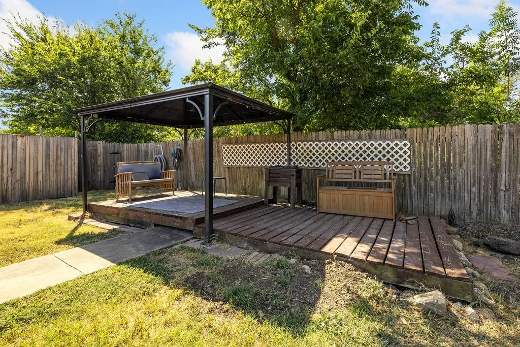 Single Family Residence For Sale in Collin County , 105 Cedar Ridge, Lowry Crossing, Texas 75069, 3 Bedroom, 2 Bathroom, Garage spaces, 2,428 Sqft, built in 1986, mls#21365944, Real Estate Agent in Lowry Crossing, Homes For Sale in Collin county, Homes For Sale in Lowry Crossing, Realtor in Lowry Crossing Texas, Real Estate Brokerage Independent Realty Texas, Luminita Cordes Realtor