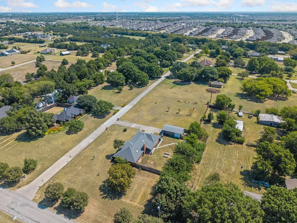 Single Family Residence For Sale in Collin County , 105 Cedar Ridge, Lowry Crossing, Texas 75069, 3 Bedroom, 2 Bathroom, Garage spaces, 2,428 Sqft, built in 1986, mls#21365944, Real Estate Agent in Lowry Crossing, Homes For Sale in Collin county, Homes For Sale in Lowry Crossing, Realtor in Lowry Crossing Texas, Real Estate Brokerage Independent Realty Texas, Luminita Cordes Realtor