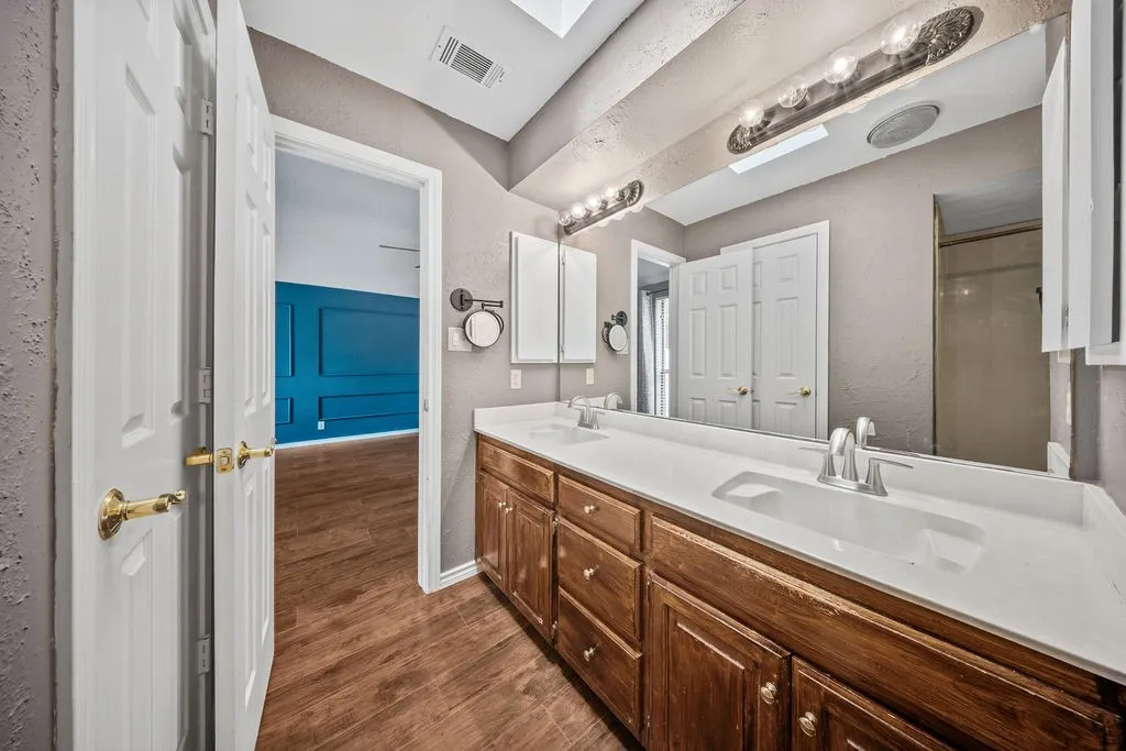 Primary Bath with Dual Sinks