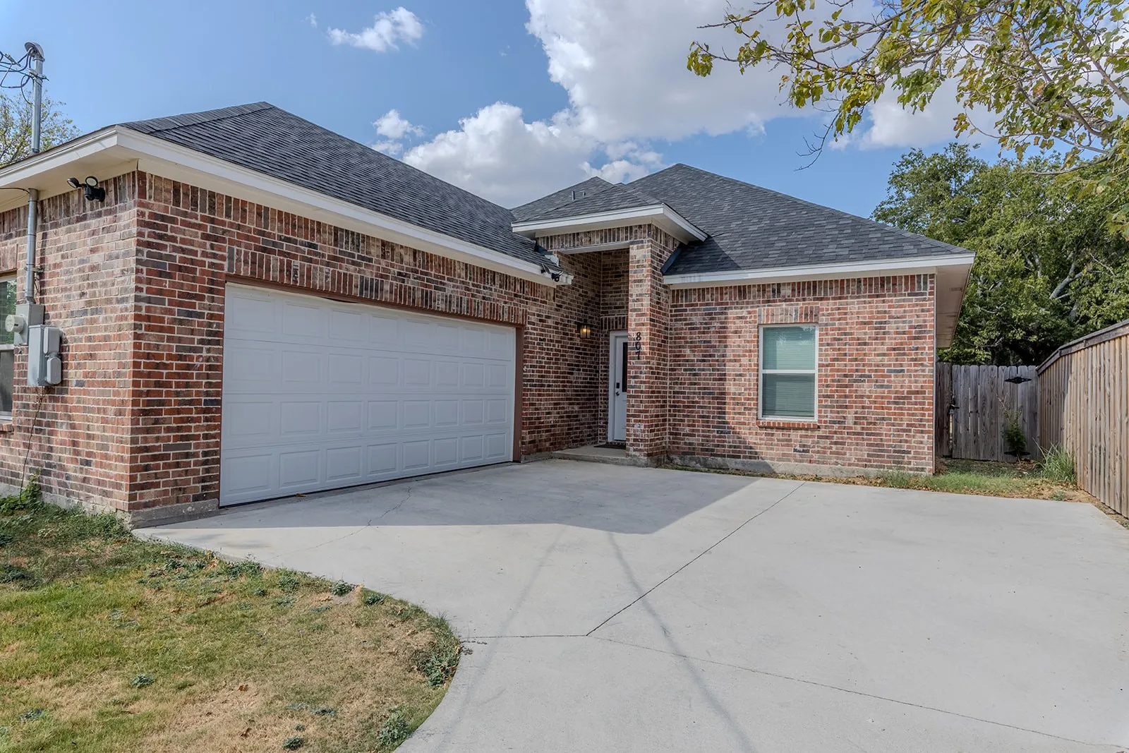 Single Family Residence For Sale in Ellis County , 807 Dr Martin Luther King Jr Boulevard, Waxahachie, Texas 75165, 4 Bedroom, 3 Bathroom, 2 Garage spaces, 2,417 Sqft, built in 2022, mls#21377512, Real Estate Agent in Waxahachie, Homes For Sale in Ellis county, Homes For Sale in Waxahachie, Realtor in Waxahachie Texas, Real Estate Brokerage Independent Realty Texas, Luminita Cordes Realtor