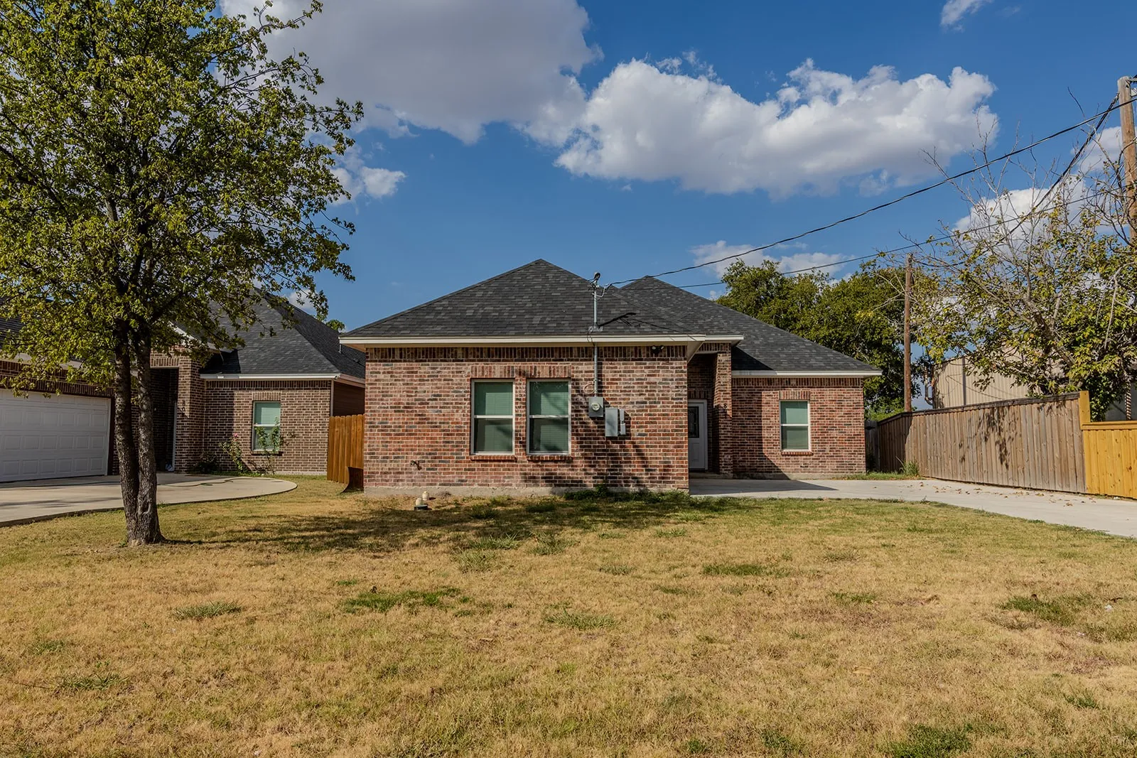 Single Family Residence For Sale in Ellis County , 807 Dr Martin Luther King Jr Boulevard, Waxahachie, Texas 75165, 4 Bedroom, 3 Bathroom, 2 Garage spaces, 2,417 Sqft, built in 2022, mls#21377512, Real Estate Agent in Waxahachie, Homes For Sale in Ellis county, Homes For Sale in Waxahachie, Realtor in Waxahachie Texas, Real Estate Brokerage Independent Realty Texas, Luminita Cordes Realtor