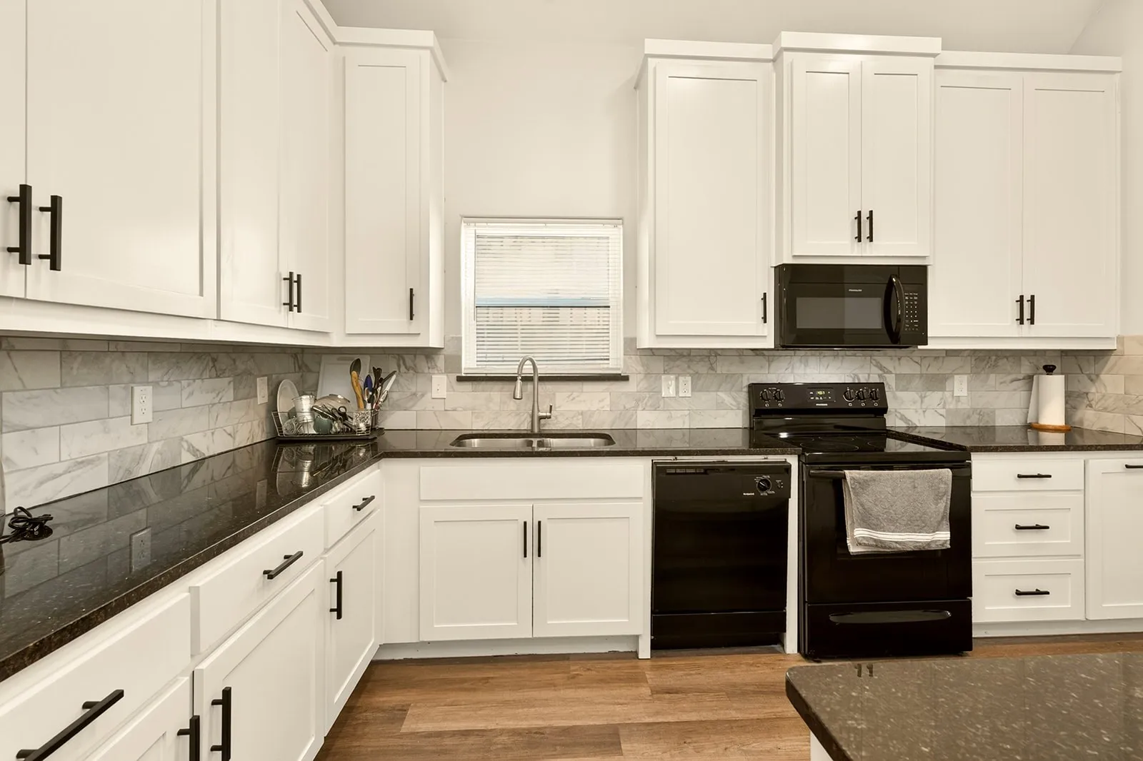 Single Family Residence For Sale in Ellis County , 807 Dr Martin Luther King Jr Boulevard, Waxahachie, Texas 75165, 4 Bedroom, 3 Bathroom, 2 Garage spaces, 2,417 Sqft, built in 2022, mls#21377512, Real Estate Agent in Waxahachie, Homes For Sale in Ellis county, Homes For Sale in Waxahachie, Realtor in Waxahachie Texas, Real Estate Brokerage Independent Realty Texas, Luminita Cordes Realtor