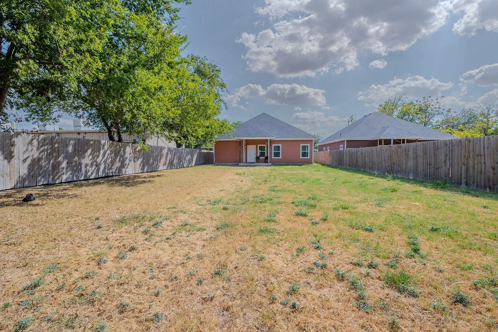 Single Family Residence For Sale in Ellis County , 807 Dr Martin Luther King Jr Boulevard, Waxahachie, Texas 75165, 4 Bedroom, 3 Bathroom, 2 Garage spaces, 2,417 Sqft, built in 2022, mls#21377512, Real Estate Agent in Waxahachie, Homes For Sale in Ellis county, Homes For Sale in Waxahachie, Realtor in Waxahachie Texas, Real Estate Brokerage Independent Realty Texas, Luminita Cordes Realtor