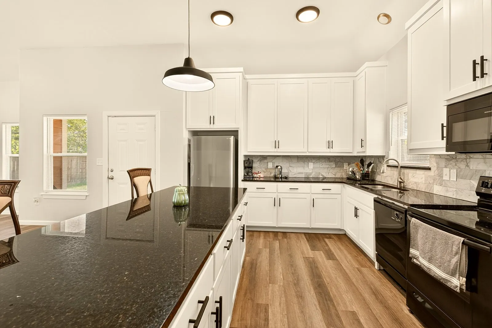 Single Family Residence For Sale in Ellis County , 807 Dr Martin Luther King Jr Boulevard, Waxahachie, Texas 75165, 4 Bedroom, 3 Bathroom, 2 Garage spaces, 2,417 Sqft, built in 2022, mls#21377512, Real Estate Agent in Waxahachie, Homes For Sale in Ellis county, Homes For Sale in Waxahachie, Realtor in Waxahachie Texas, Real Estate Brokerage Independent Realty Texas, Luminita Cordes Realtor