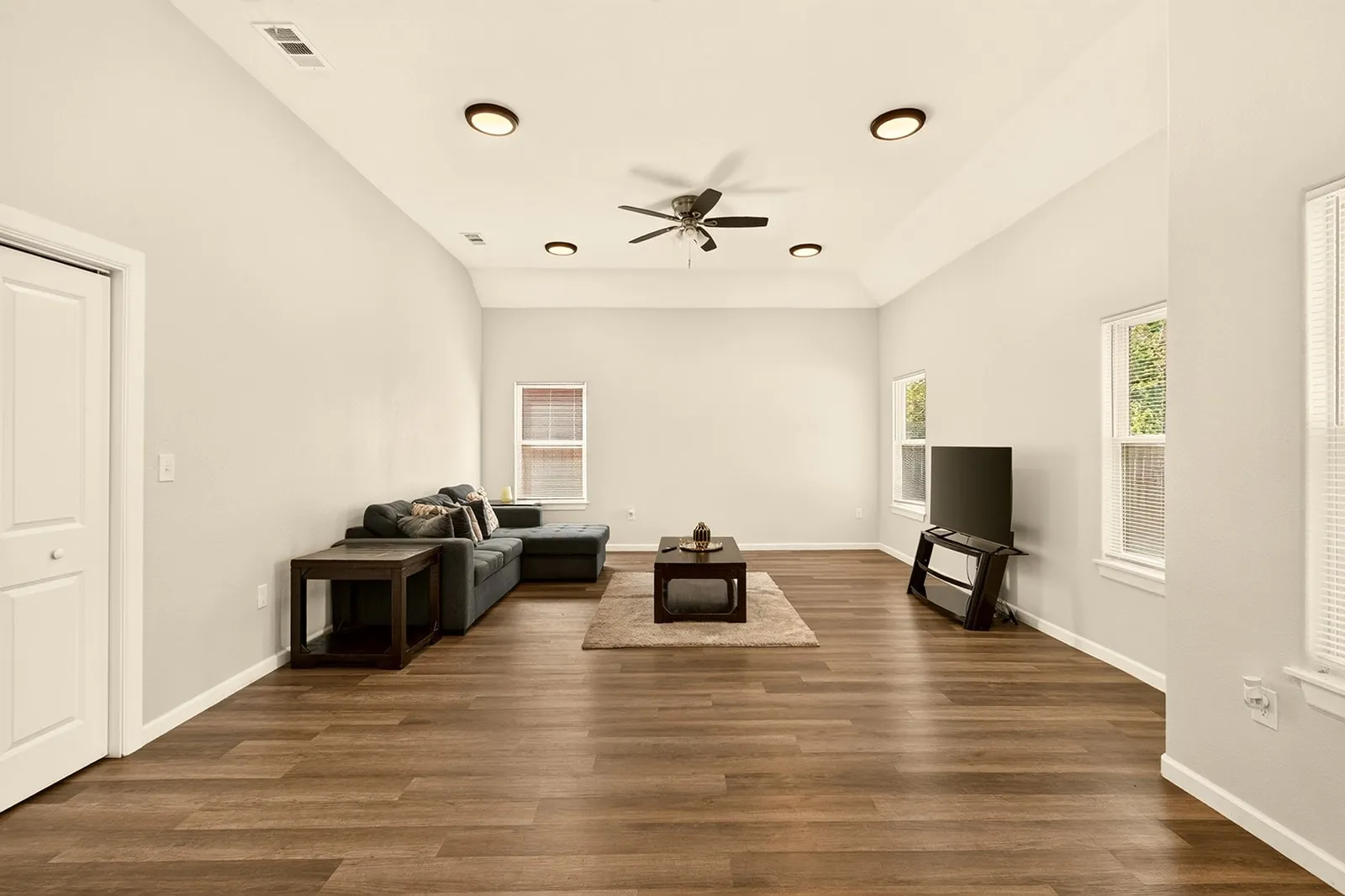 Single Family Residence For Sale in Ellis County , 807 Dr Martin Luther King Jr Boulevard, Waxahachie, Texas 75165, 4 Bedroom, 3 Bathroom, 2 Garage spaces, 2,417 Sqft, built in 2022, mls#21377512, Real Estate Agent in Waxahachie, Homes For Sale in Ellis county, Homes For Sale in Waxahachie, Realtor in Waxahachie Texas, Real Estate Brokerage Independent Realty Texas, Luminita Cordes Realtor