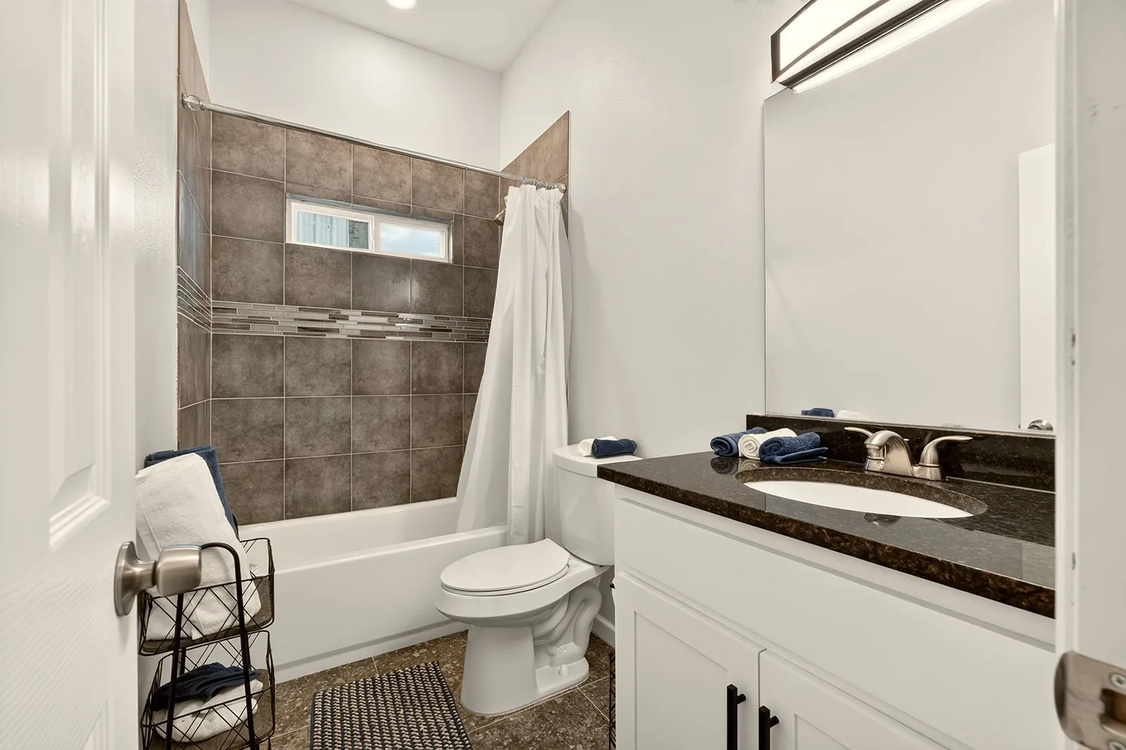 Single Family Residence For Sale in Ellis County , 807 Dr Martin Luther King Jr Boulevard, Waxahachie, Texas 75165, 4 Bedroom, 3 Bathroom, 2 Garage spaces, 2,417 Sqft, built in 2022, mls#21377512, Real Estate Agent in Waxahachie, Homes For Sale in Ellis county, Homes For Sale in Waxahachie, Realtor in Waxahachie Texas, Real Estate Brokerage Independent Realty Texas, Luminita Cordes Realtor