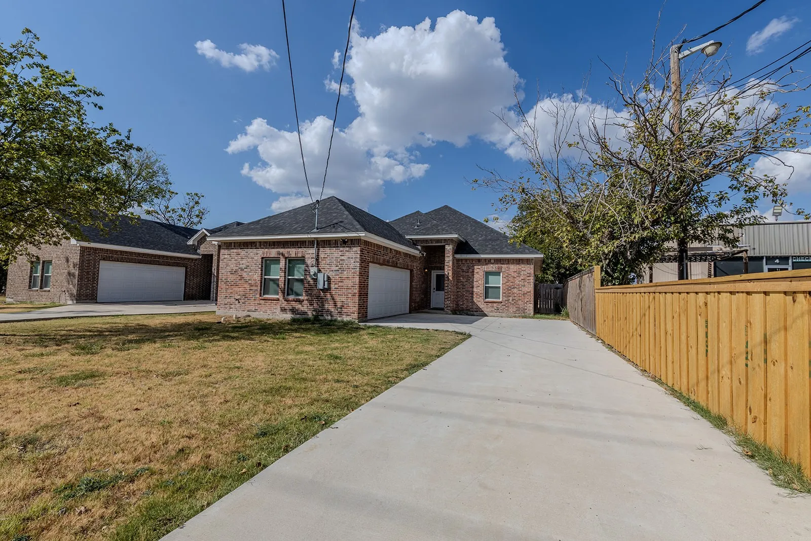 Single Family Residence For Sale in Ellis County , 807 Dr Martin Luther King Jr Boulevard, Waxahachie, Texas 75165, 4 Bedroom, 3 Bathroom, 2 Garage spaces, 2,417 Sqft, built in 2022, mls#21377512, Real Estate Agent in Waxahachie, Homes For Sale in Ellis county, Homes For Sale in Waxahachie, Realtor in Waxahachie Texas, Real Estate Brokerage Independent Realty Texas, Luminita Cordes Realtor