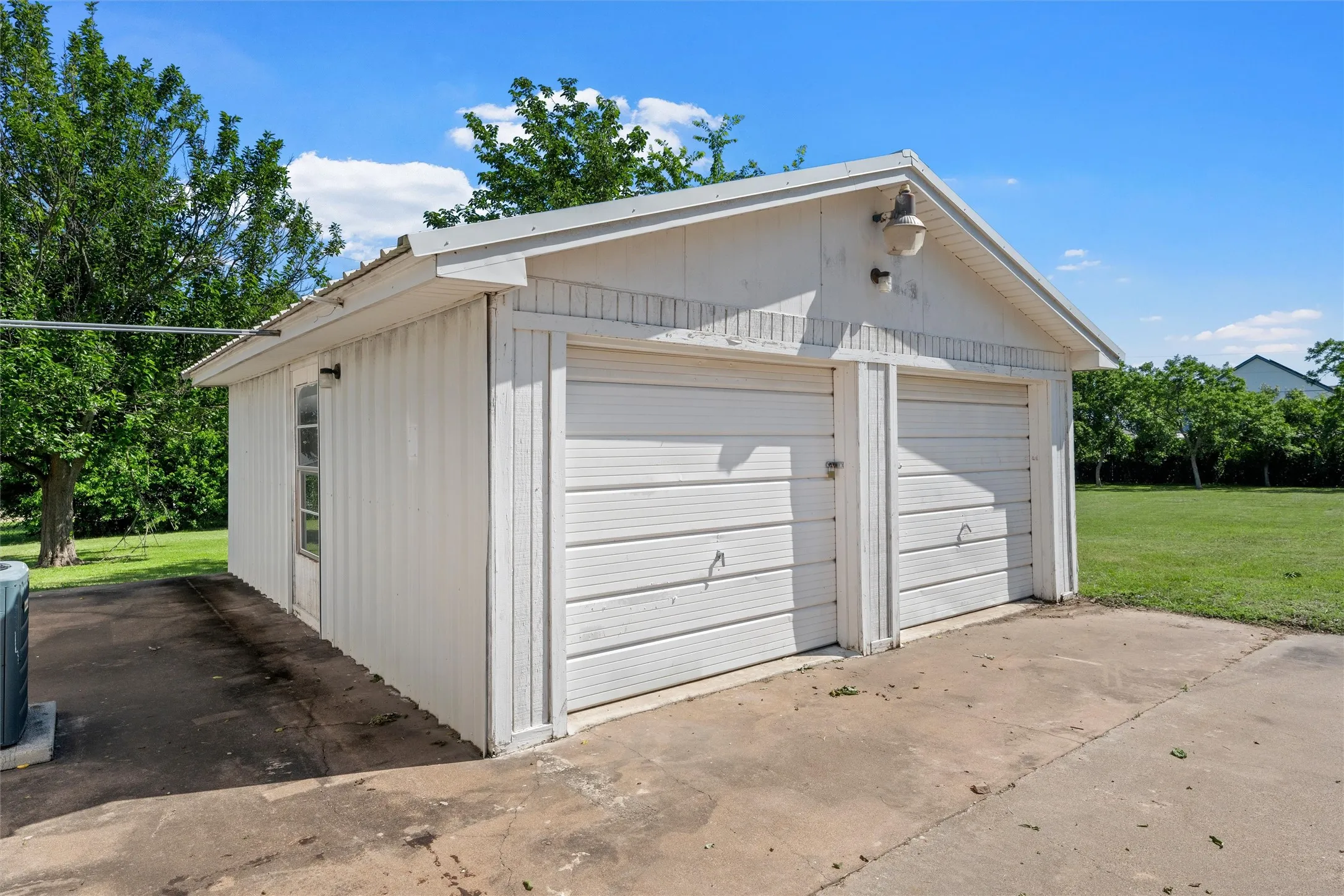 Single Family Residence For Sale in Mc Lennan County , 119 Castleman Circle, Hewitt, Texas 76643, 3 Bedroom, 3 Bathroom, 2 Garage spaces, 1,496 Sqft, built in 1982, mls#21377514, Real Estate Agent in Hewitt, Homes For Sale in Mc Lennan county, Homes For Sale in Hewitt, Realtor in Hewitt Texas, Real Estate Brokerage Independent Realty Texas, Luminita Cordes Realtor