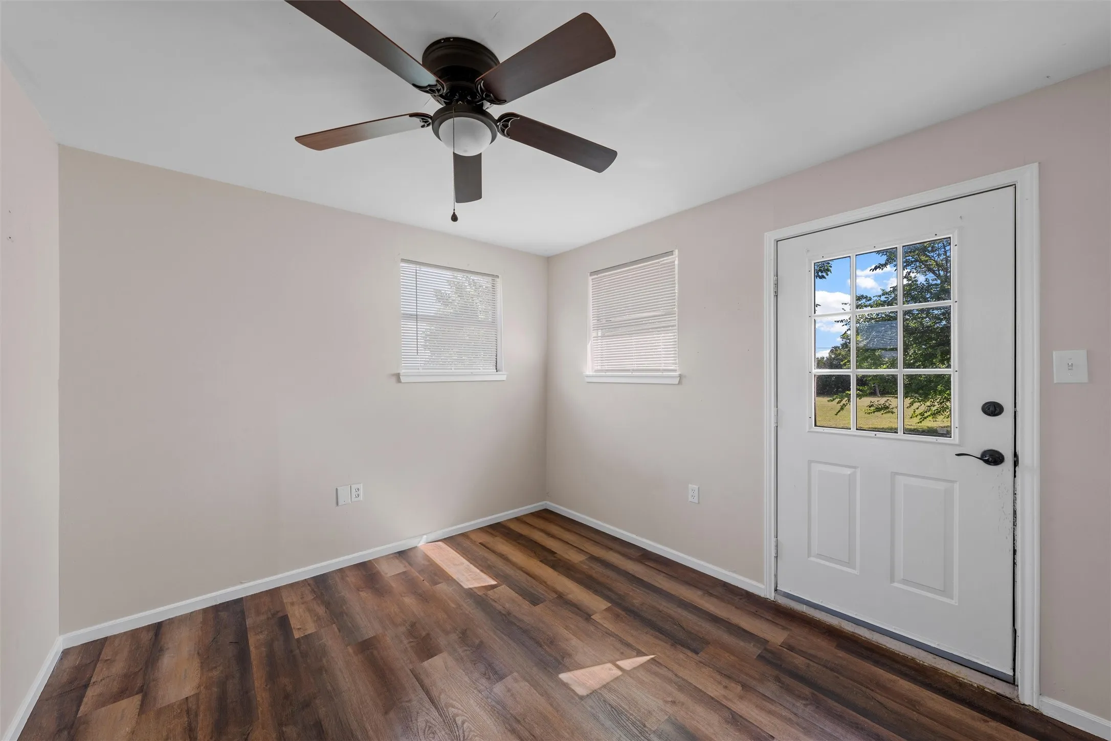 Single Family Residence For Sale in Mc Lennan County , 119 Castleman Circle, Hewitt, Texas 76643, 3 Bedroom, 3 Bathroom, 2 Garage spaces, 1,496 Sqft, built in 1982, mls#21377514, Real Estate Agent in Hewitt, Homes For Sale in Mc Lennan county, Homes For Sale in Hewitt, Realtor in Hewitt Texas, Real Estate Brokerage Independent Realty Texas, Luminita Cordes Realtor