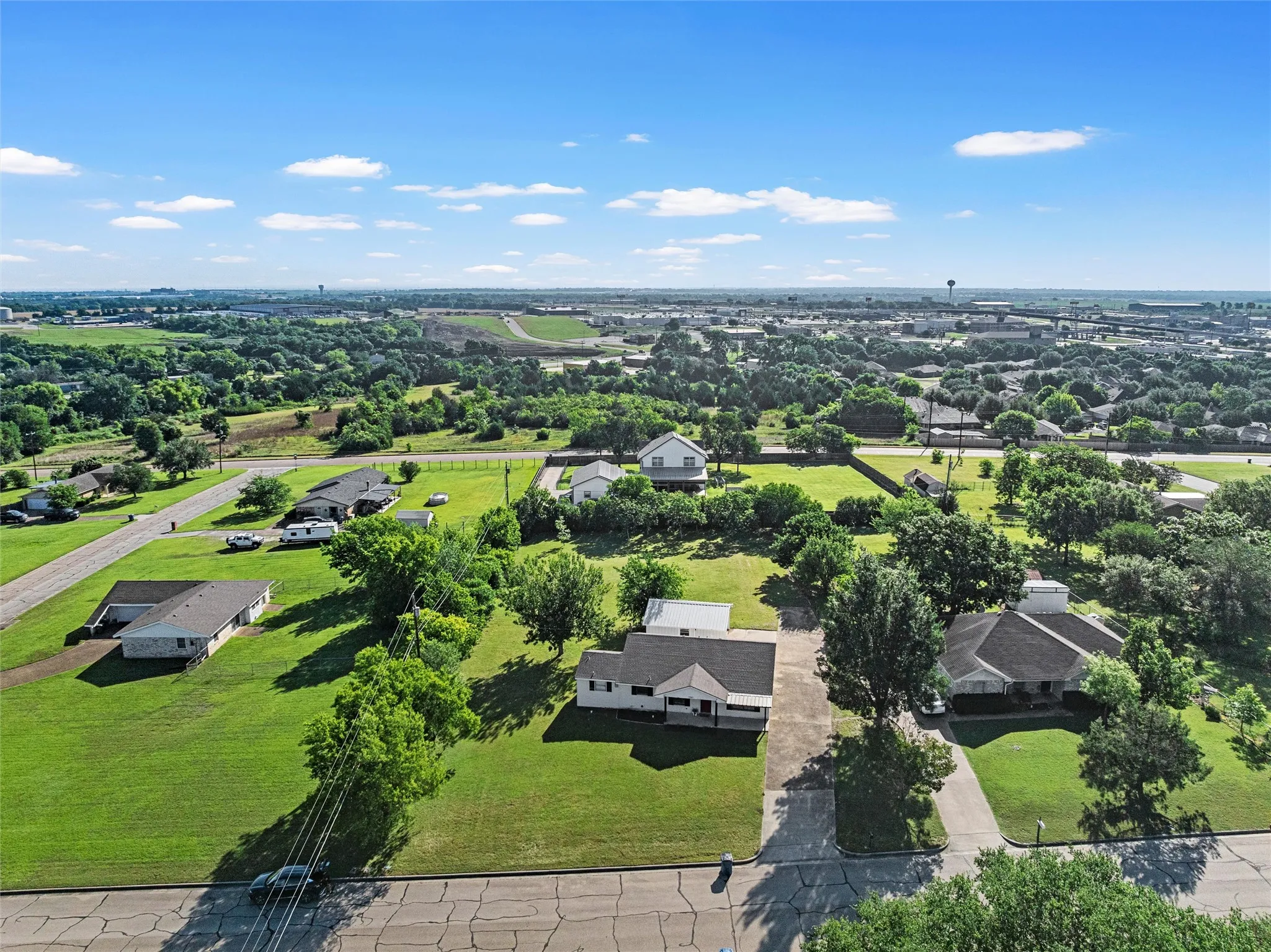 Single Family Residence For Sale in Mc Lennan County , 119 Castleman Circle, Hewitt, Texas 76643, 3 Bedroom, 3 Bathroom, 2 Garage spaces, 1,496 Sqft, built in 1982, mls#21377514, Real Estate Agent in Hewitt, Homes For Sale in Mc Lennan county, Homes For Sale in Hewitt, Realtor in Hewitt Texas, Real Estate Brokerage Independent Realty Texas, Luminita Cordes Realtor