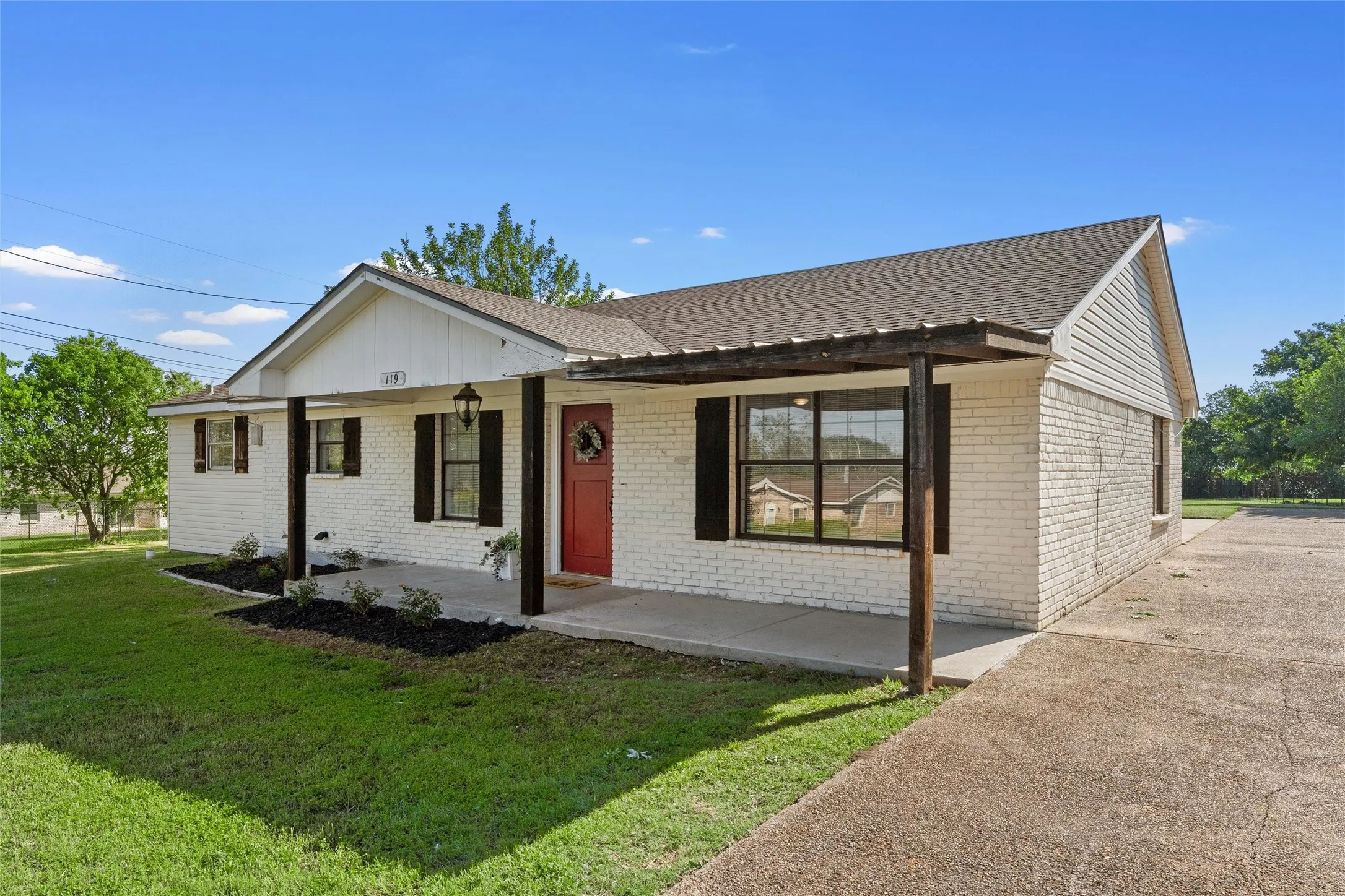 Single Family Residence For Sale in Mc Lennan County , 119 Castleman Circle, Hewitt, Texas 76643, 3 Bedroom, 3 Bathroom, 2 Garage spaces, 1,496 Sqft, built in 1982, mls#21377514, Real Estate Agent in Hewitt, Homes For Sale in Mc Lennan county, Homes For Sale in Hewitt, Realtor in Hewitt Texas, Real Estate Brokerage Independent Realty Texas, Luminita Cordes Realtor