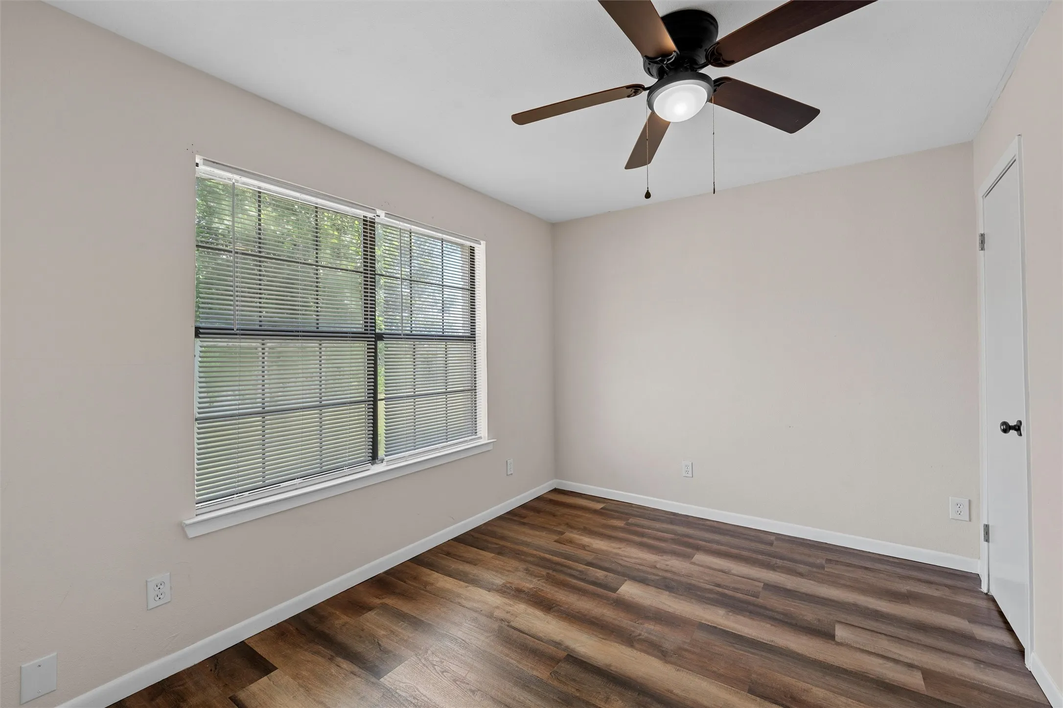 Single Family Residence For Sale in Mc Lennan County , 119 Castleman Circle, Hewitt, Texas 76643, 3 Bedroom, 3 Bathroom, 2 Garage spaces, 1,496 Sqft, built in 1982, mls#21377514, Real Estate Agent in Hewitt, Homes For Sale in Mc Lennan county, Homes For Sale in Hewitt, Realtor in Hewitt Texas, Real Estate Brokerage Independent Realty Texas, Luminita Cordes Realtor