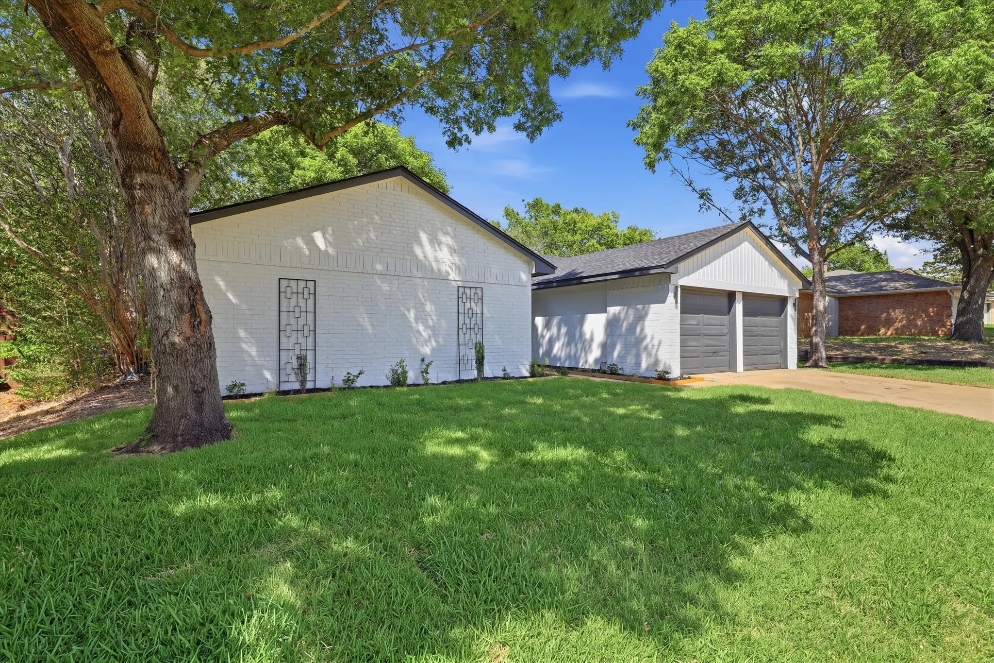 Single Family Residence For Sale in Tarrant County , 3405 Mill Ridge, Bedford, Texas 76021, 3 Bedroom, 2 Bathroom, 2 Garage spaces, 1,660 Sqft, built in 1982, mls#21376271, Real Estate Agent in Bedford, Homes For Sale in Tarrant county, Homes For Sale in Bedford, Realtor in Bedford Texas, Real Estate Brokerage Independent Realty Texas, Luminita Cordes Realtor