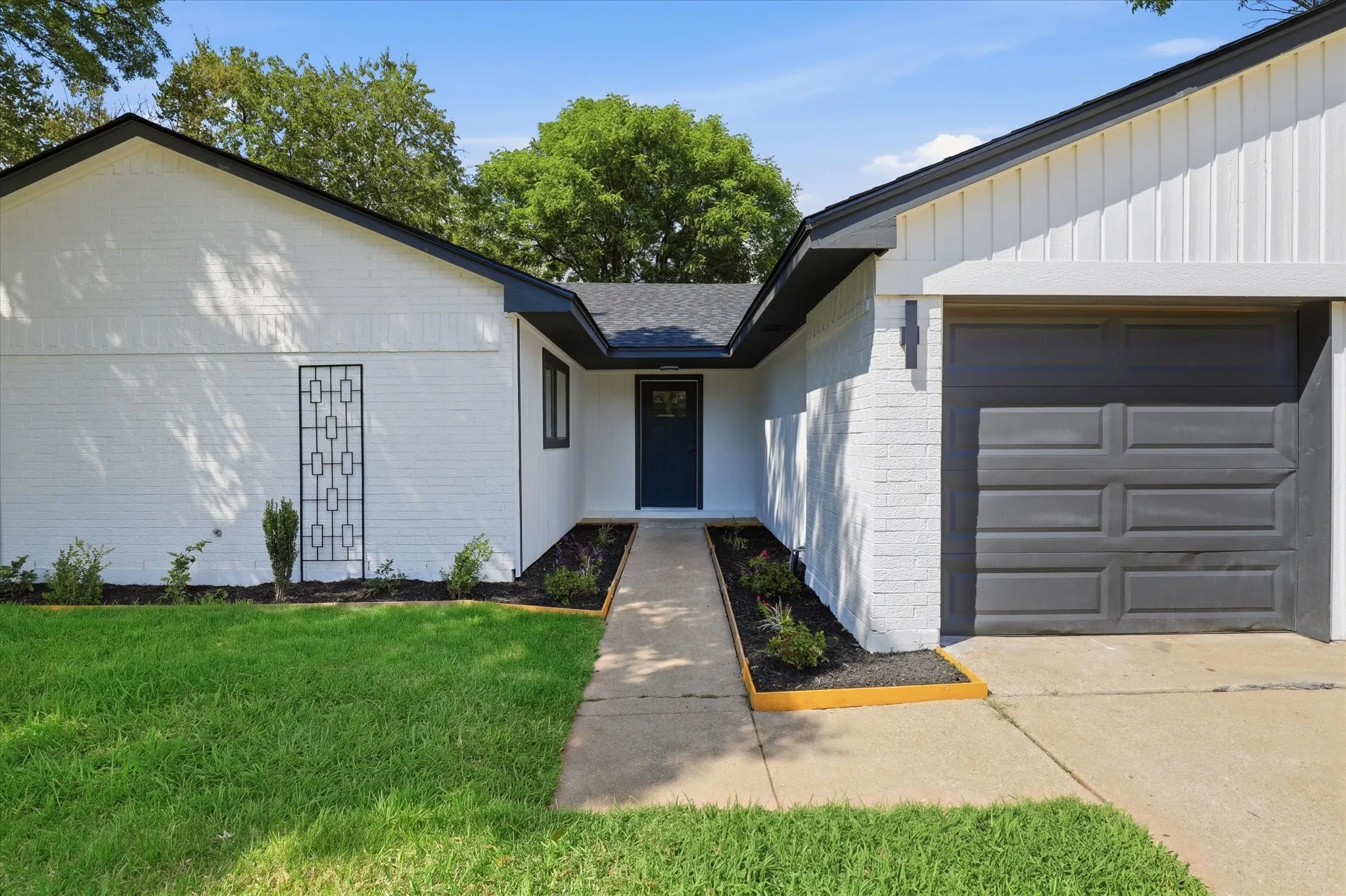 Single Family Residence For Sale in Tarrant County , 3405 Mill Ridge, Bedford, Texas 76021, 3 Bedroom, 2 Bathroom, 2 Garage spaces, 1,660 Sqft, built in 1982, mls#21376271, Real Estate Agent in Bedford, Homes For Sale in Tarrant county, Homes For Sale in Bedford, Realtor in Bedford Texas, Real Estate Brokerage Independent Realty Texas, Luminita Cordes Realtor