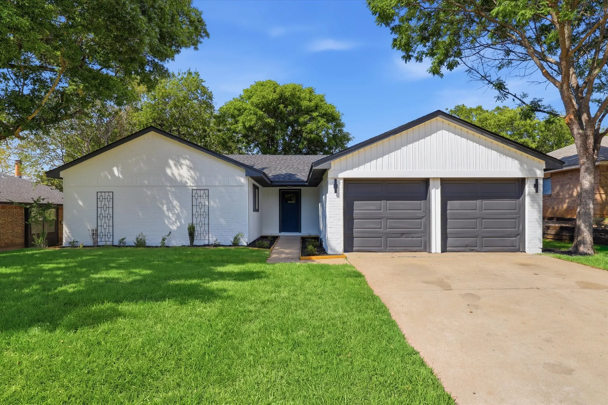 Single Family Residence For Sale in Tarrant County , 3405 Mill Ridge, Bedford, Texas 76021, 3 Bedroom, 2 Bathroom, 2 Garage spaces, 1,660 Sqft, built in 1982, mls#21376271, Real Estate Agent in Bedford, Homes For Sale in Tarrant county, Homes For Sale in Bedford, Realtor in Bedford Texas, Real Estate Brokerage Independent Realty Texas, Luminita Cordes Realtor