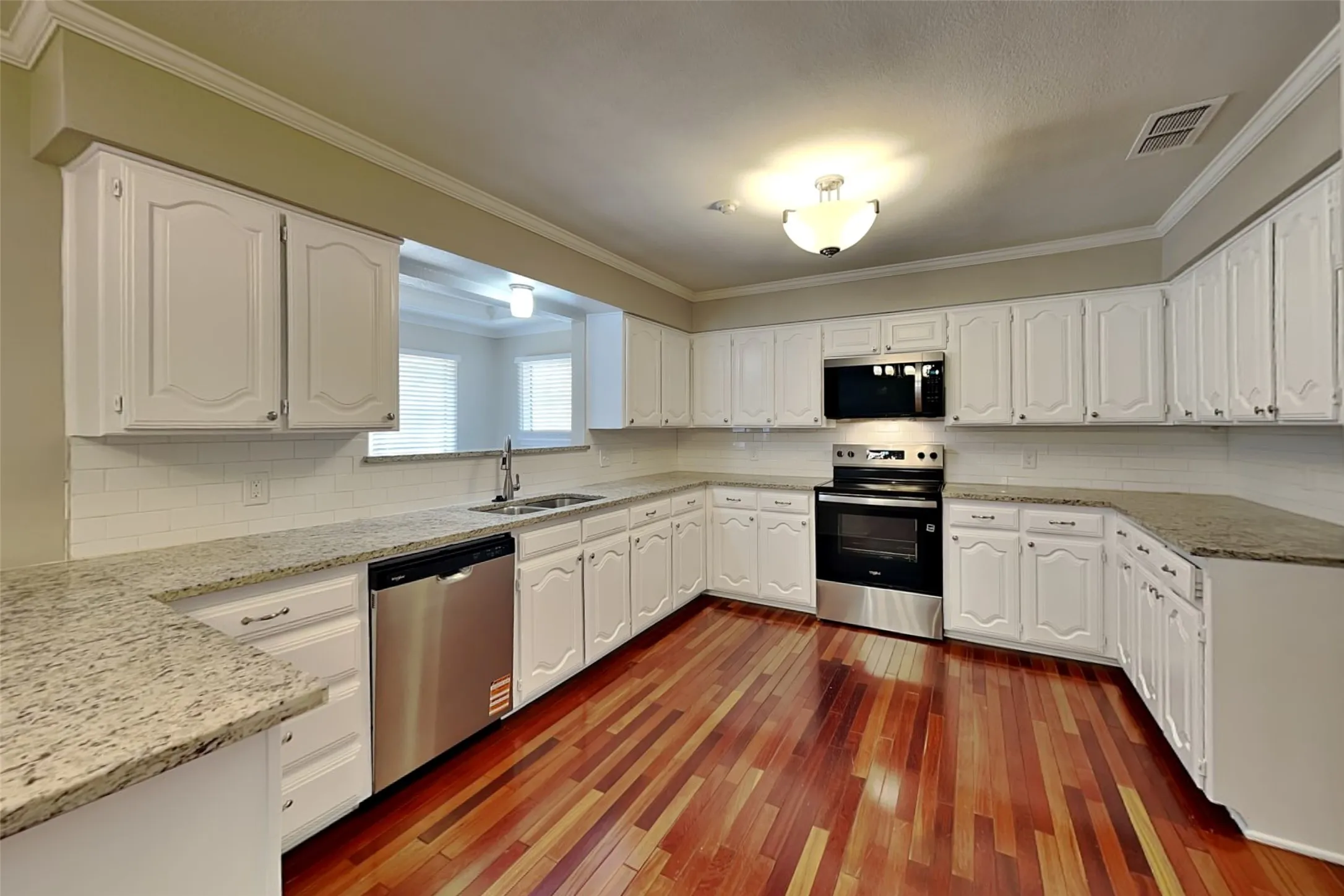 Single Family Residence For Rent in Tarrant County , 617 Lakewood Lane, Grapevine, Texas 76051, 3 Bedroom, 2 Bathroom, 2 Garage spaces, 1,605 Sqft, built in 1983, mls#21377493, Real Estate Agent in Grapevine, Homes For Rent in Tarrant county, Homes For Rent in Grapevine, Realtor in Grapevine Texas, Real Estate Brokerage Independent Realty Texas, Luminita Cordes Realtor