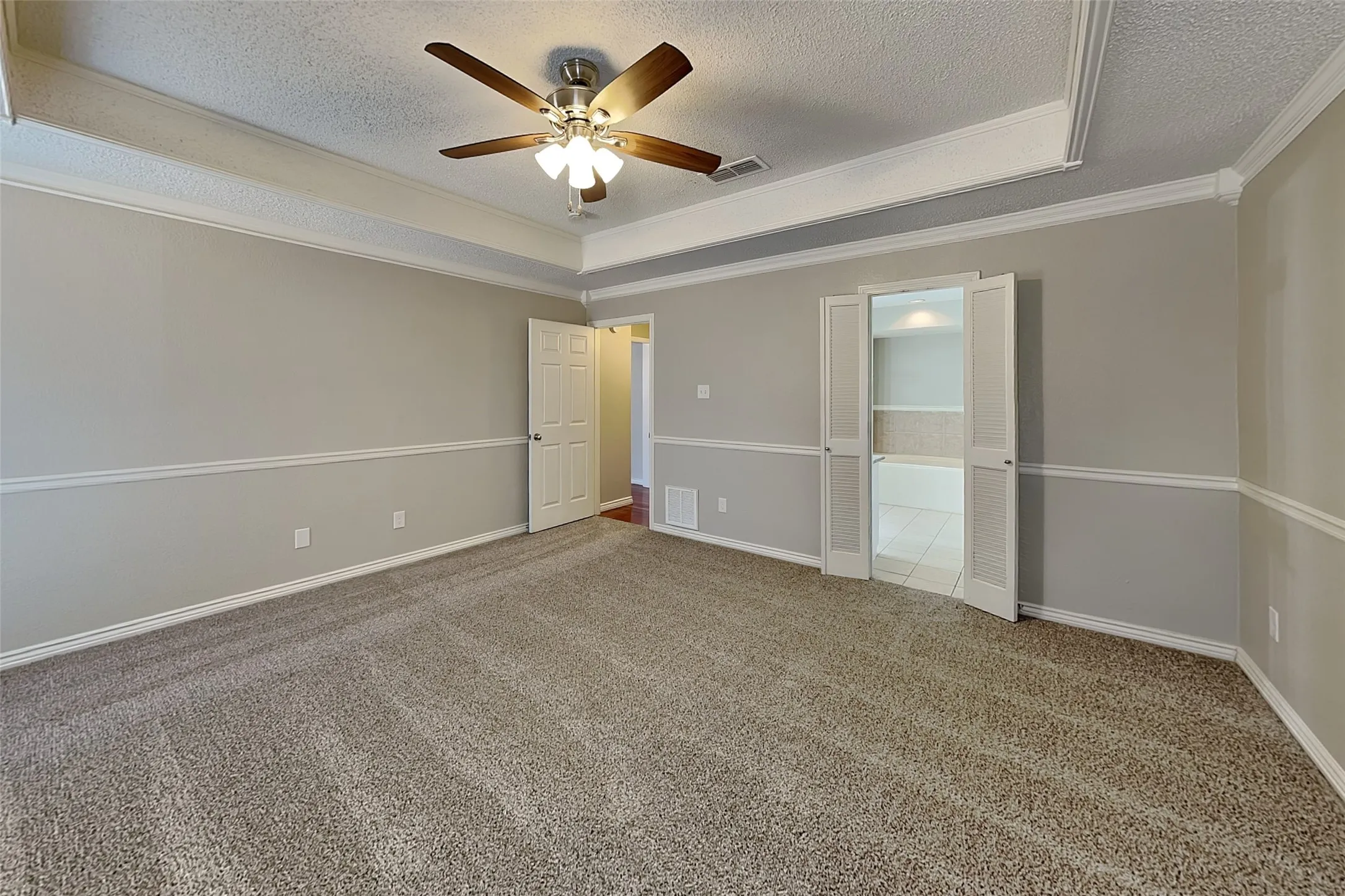 Single Family Residence For Rent in Tarrant County , 617 Lakewood Lane, Grapevine, Texas 76051, 3 Bedroom, 2 Bathroom, 2 Garage spaces, 1,605 Sqft, built in 1983, mls#21377493, Real Estate Agent in Grapevine, Homes For Rent in Tarrant county, Homes For Rent in Grapevine, Realtor in Grapevine Texas, Real Estate Brokerage Independent Realty Texas, Luminita Cordes Realtor
