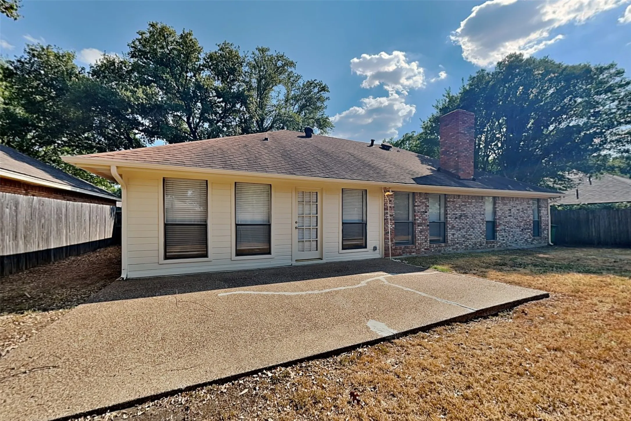 Single Family Residence For Rent in Tarrant County , 617 Lakewood Lane, Grapevine, Texas 76051, 3 Bedroom, 2 Bathroom, 2 Garage spaces, 1,605 Sqft, built in 1983, mls#21377493, Real Estate Agent in Grapevine, Homes For Rent in Tarrant county, Homes For Rent in Grapevine, Realtor in Grapevine Texas, Real Estate Brokerage Independent Realty Texas, Luminita Cordes Realtor