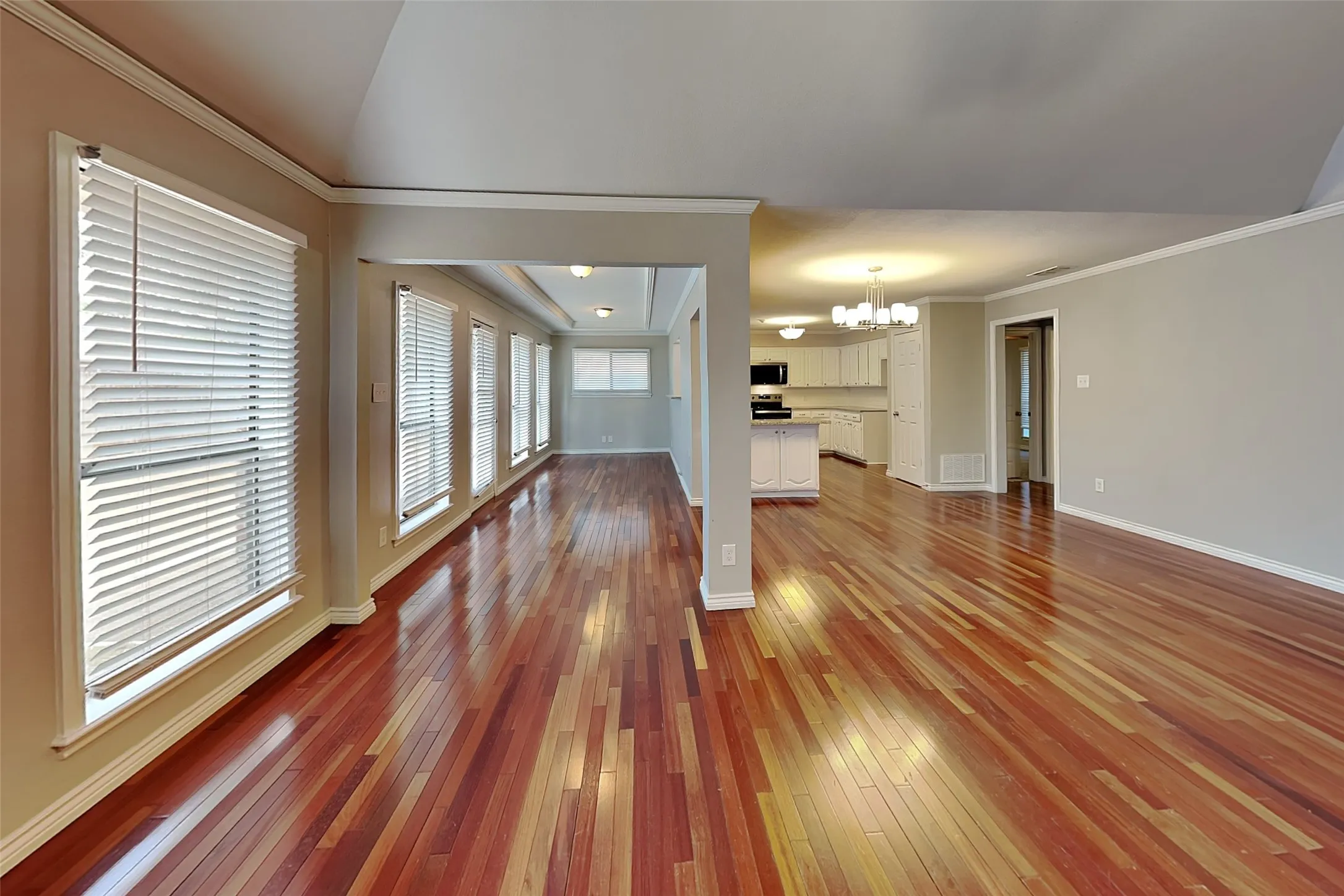 Single Family Residence For Rent in Tarrant County , 617 Lakewood Lane, Grapevine, Texas 76051, 3 Bedroom, 2 Bathroom, 2 Garage spaces, 1,605 Sqft, built in 1983, mls#21377493, Real Estate Agent in Grapevine, Homes For Rent in Tarrant county, Homes For Rent in Grapevine, Realtor in Grapevine Texas, Real Estate Brokerage Independent Realty Texas, Luminita Cordes Realtor