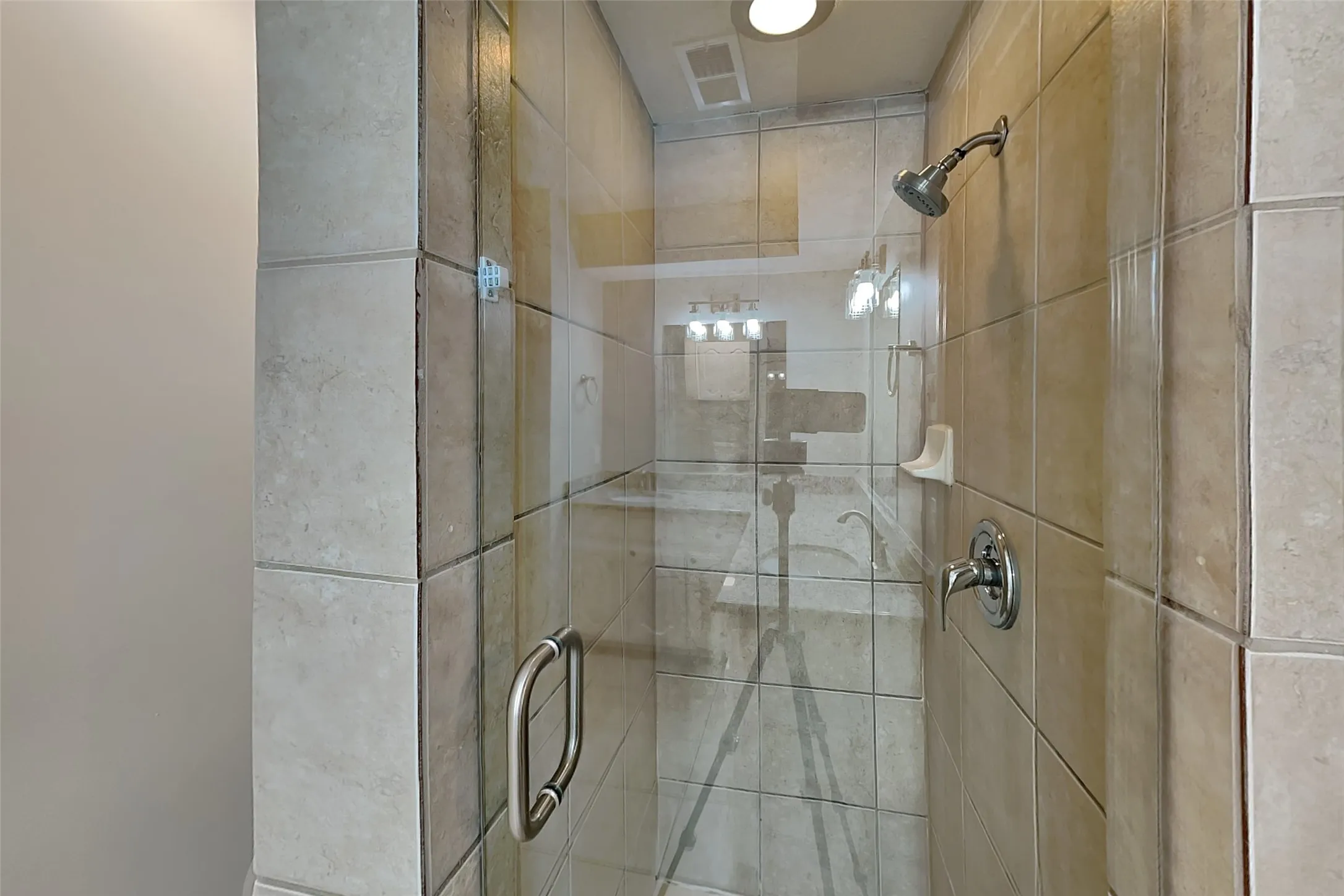 Single Family Residence For Rent in Tarrant County , 617 Lakewood Lane, Grapevine, Texas 76051, 3 Bedroom, 2 Bathroom, 2 Garage spaces, 1,605 Sqft, built in 1983, mls#21377493, Real Estate Agent in Grapevine, Homes For Rent in Tarrant county, Homes For Rent in Grapevine, Realtor in Grapevine Texas, Real Estate Brokerage Independent Realty Texas, Luminita Cordes Realtor
