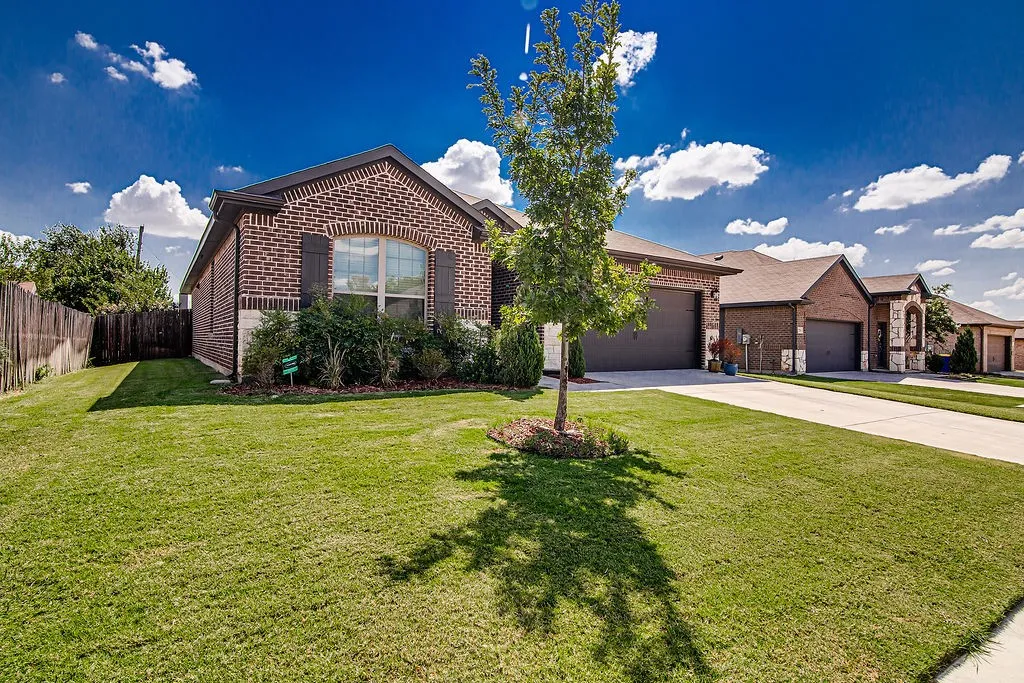 Single Family Residence For Sale in Tarrant County , 732 Vaquero Street, White Settlement, Texas 76108, 3 Bedroom, 2 Bathroom, 2 Garage spaces, 1,631 Sqft, built in 2021, mls#21375746, Real Estate Agent in White Settlement, Homes For Sale in Tarrant county, Homes For Sale in White Settlement, Realtor in White Settlement Texas, Real Estate Brokerage Independent Realty Texas, Luminita Cordes Realtor