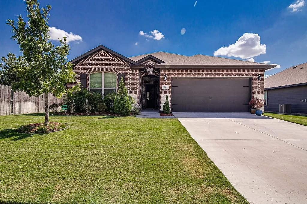 Single Family Residence For Sale in Tarrant County , 732 Vaquero Street, White Settlement, Texas 76108, 3 Bedroom, 2 Bathroom, 2 Garage spaces, 1,631 Sqft, built in 2021, mls#21375746, Real Estate Agent in White Settlement, Homes For Sale in Tarrant county, Homes For Sale in White Settlement, Realtor in White Settlement Texas, Real Estate Brokerage Independent Realty Texas, Luminita Cordes Realtor