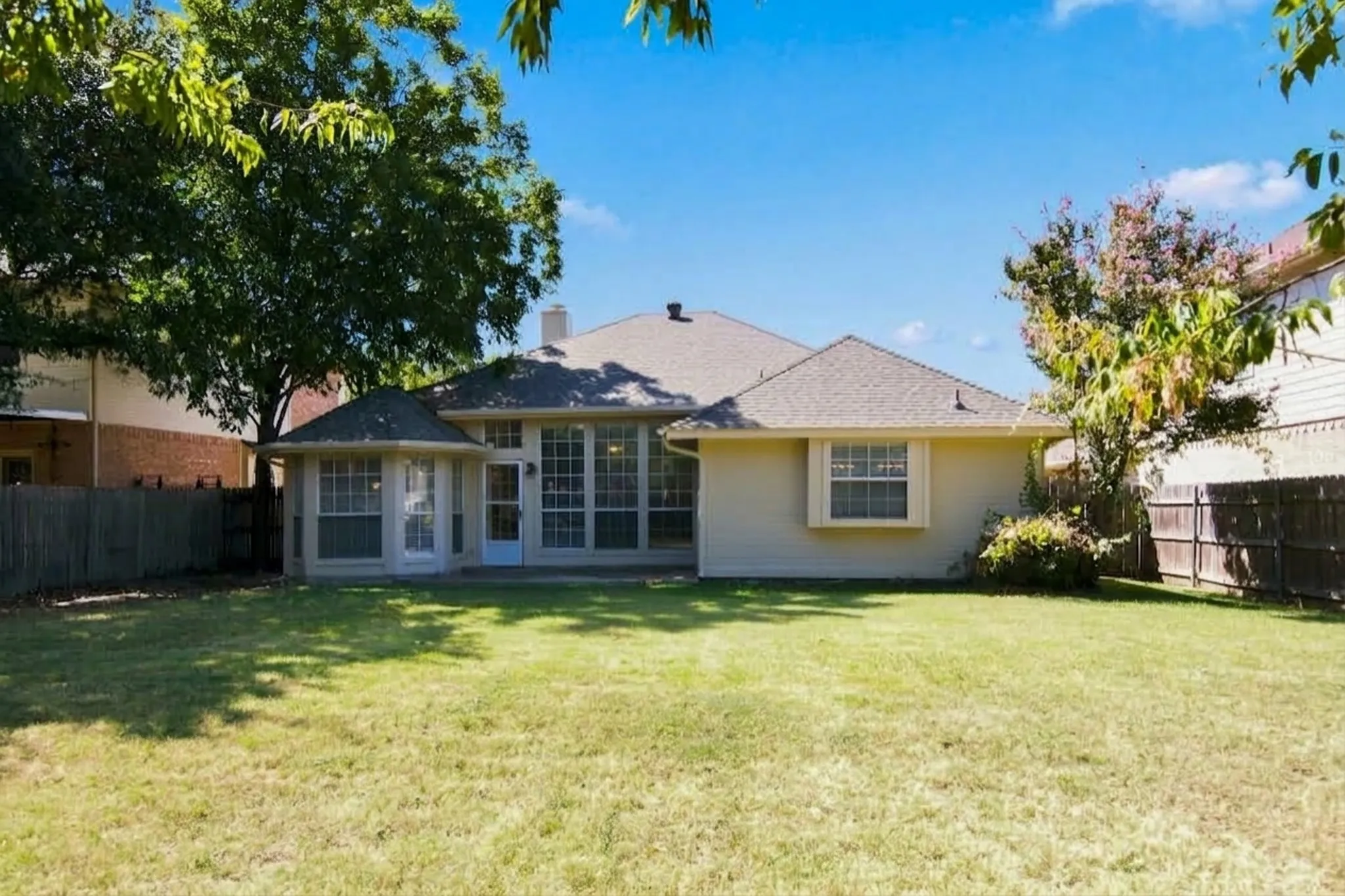 Single Family Residence For Rent in Tarrant County , 7437 Steward Lane, North Richland Hills, Texas 76182, 3 Bedroom, 2 Bathroom, 2 Garage spaces, 1,686 Sqft, built in 1991, mls#21377367, Real Estate Agent in North Richland Hills, Homes For Rent in Tarrant county, Homes For Rent in North Richland Hills, Realtor in North Richland Hills Texas, Real Estate Brokerage Independent Realty Texas, Luminita Cordes Realtor