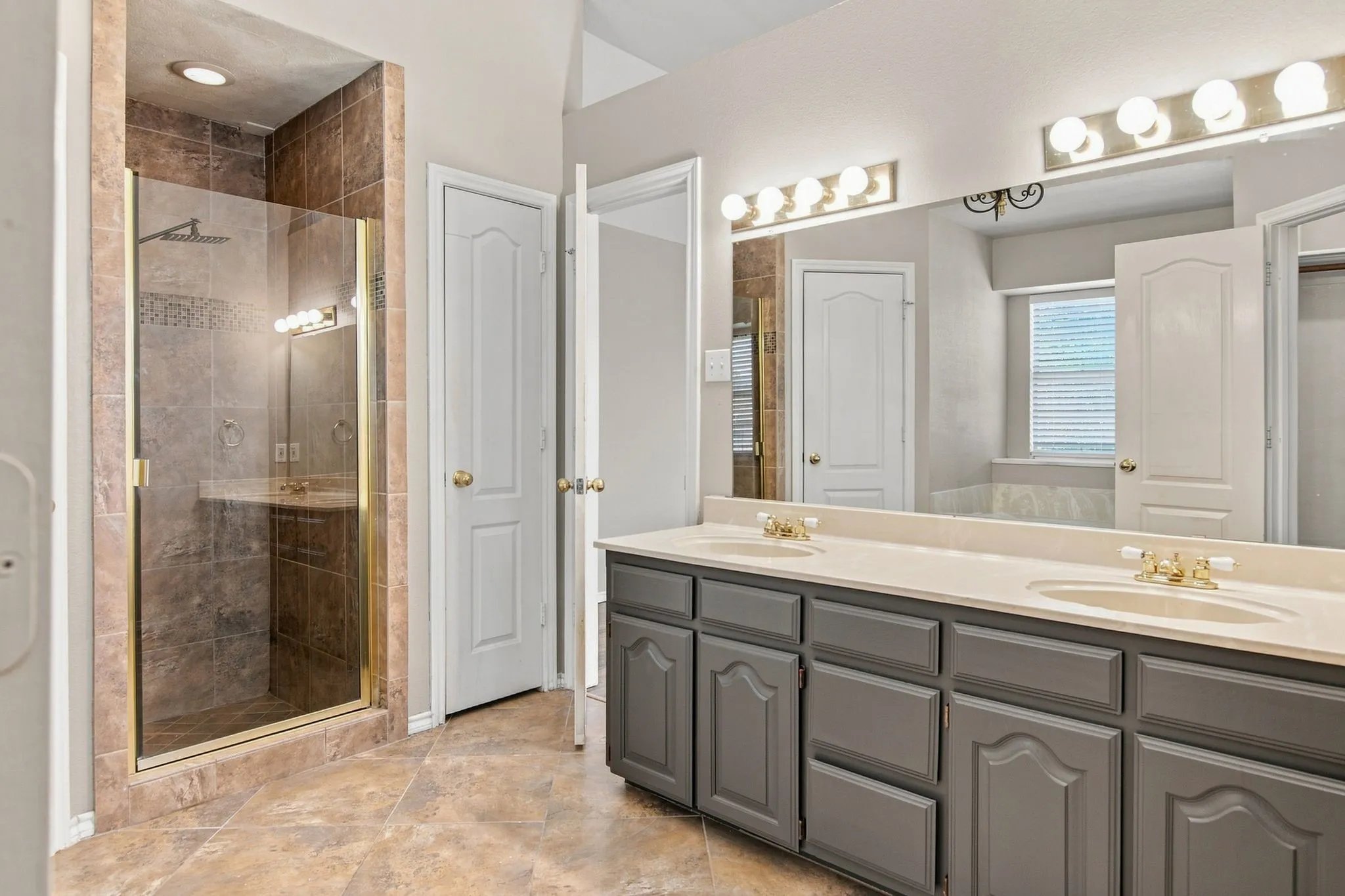 Single Family Residence For Rent in Tarrant County , 7437 Steward Lane, North Richland Hills, Texas 76182, 3 Bedroom, 2 Bathroom, 2 Garage spaces, 1,686 Sqft, built in 1991, mls#21377367, Real Estate Agent in North Richland Hills, Homes For Rent in Tarrant county, Homes For Rent in North Richland Hills, Realtor in North Richland Hills Texas, Real Estate Brokerage Independent Realty Texas, Luminita Cordes Realtor